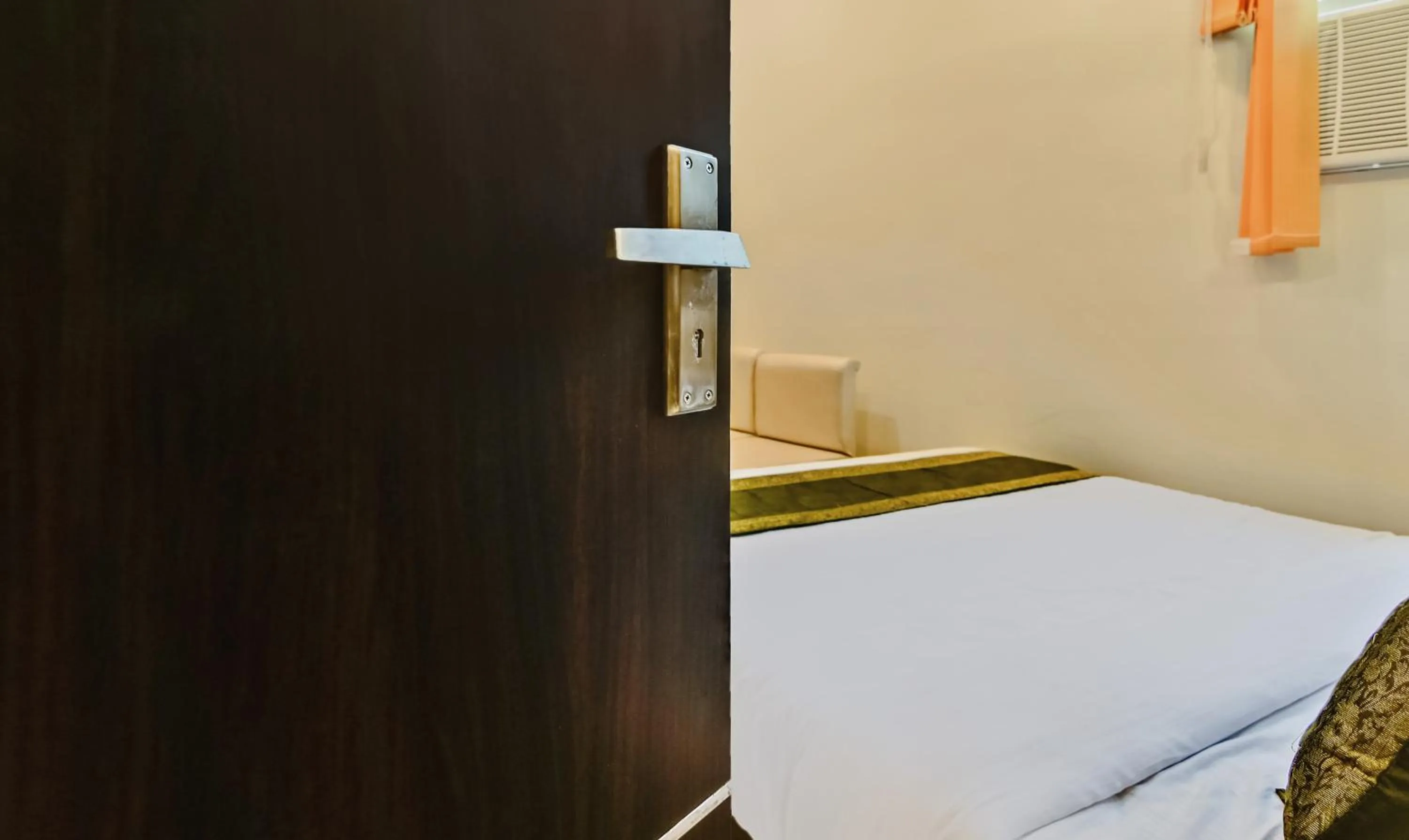 Bedroom, Bed in Treebo Resto- Near Lucknow Railway Station