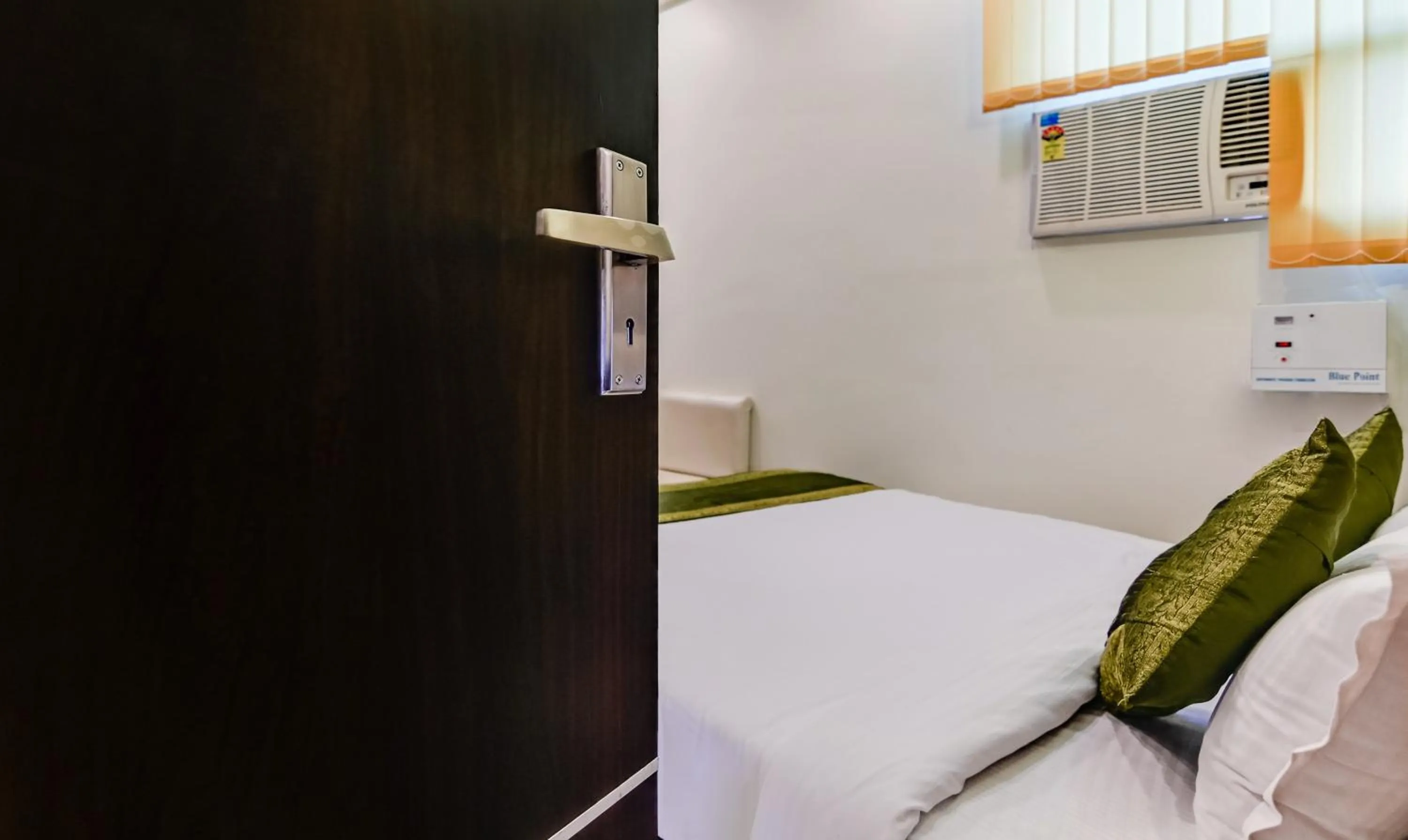 Bedroom, Bed in Treebo Resto- Near Lucknow Railway Station