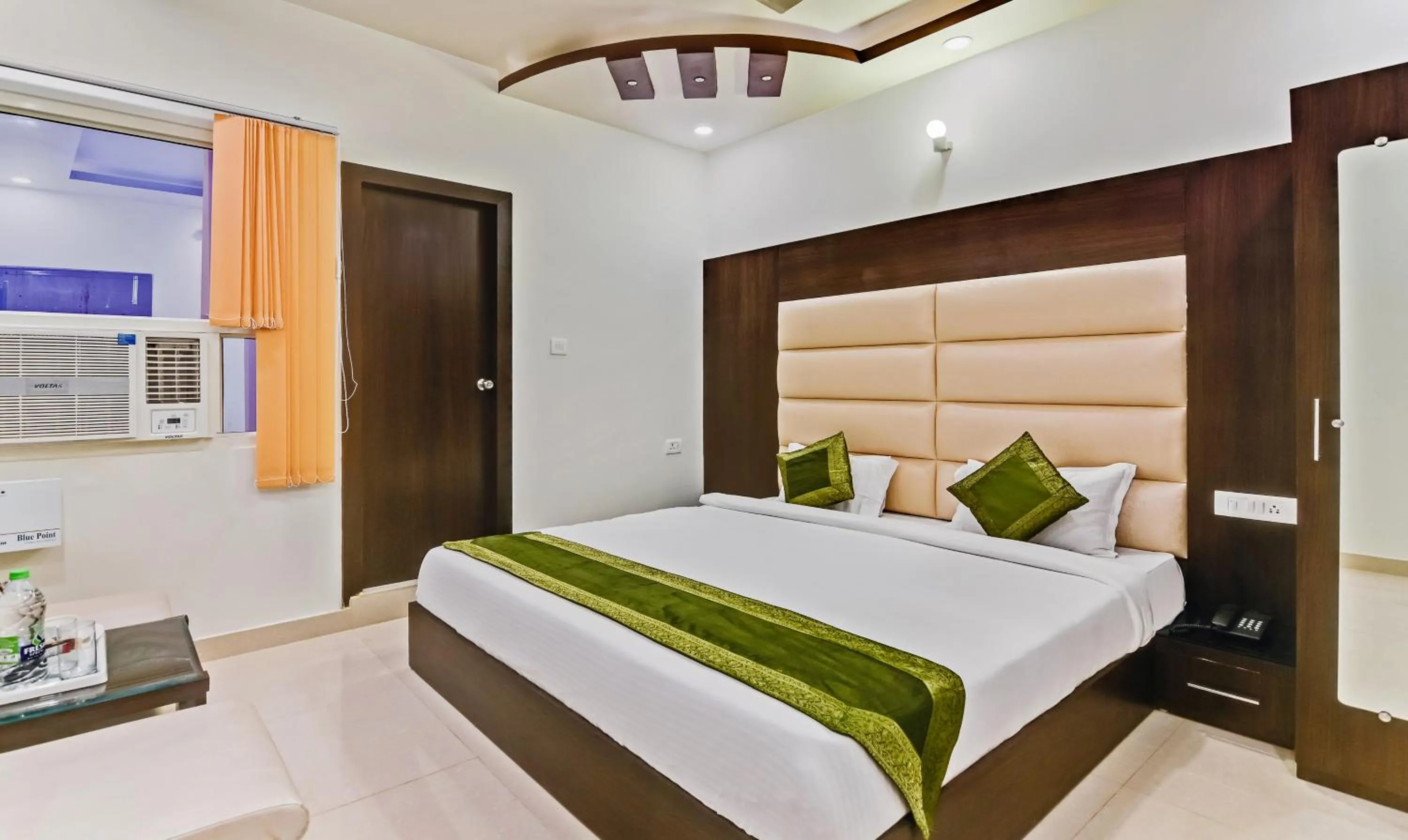 Bedroom, Bed in Treebo Resto- Near Lucknow Railway Station
