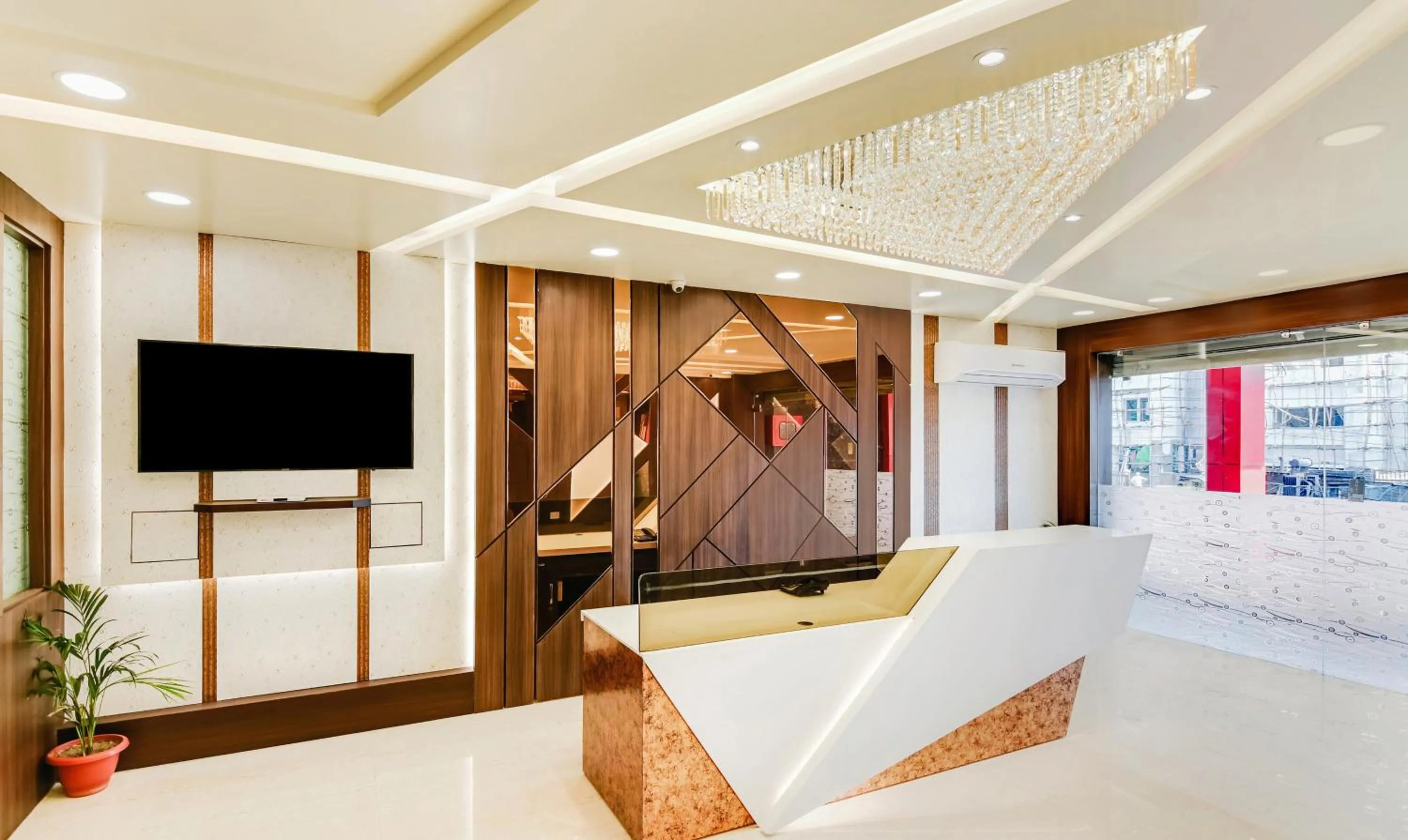 Lobby or reception in Treebo Resto- Near Lucknow Railway Station