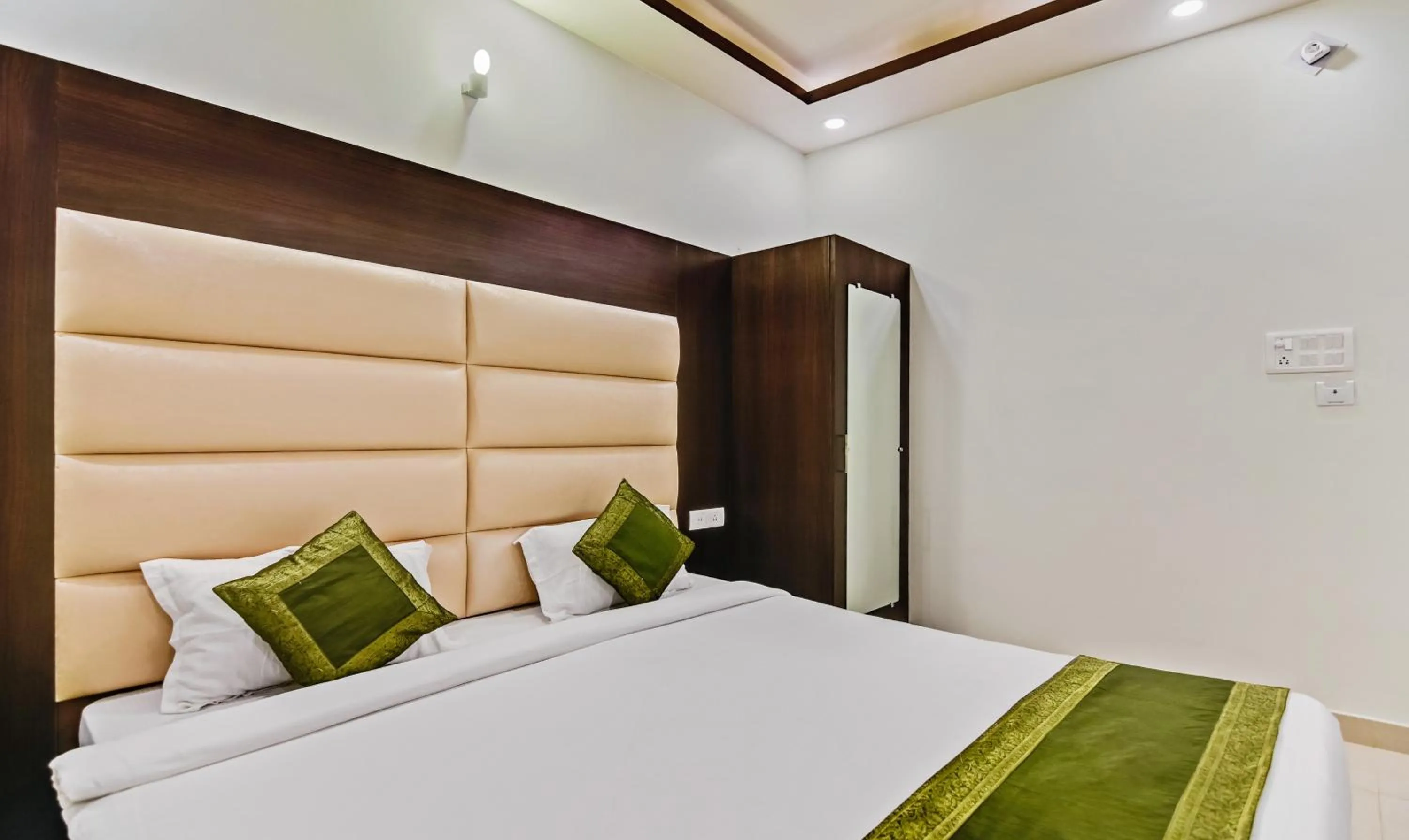 Bedroom, Bed in Treebo Resto- Near Lucknow Railway Station