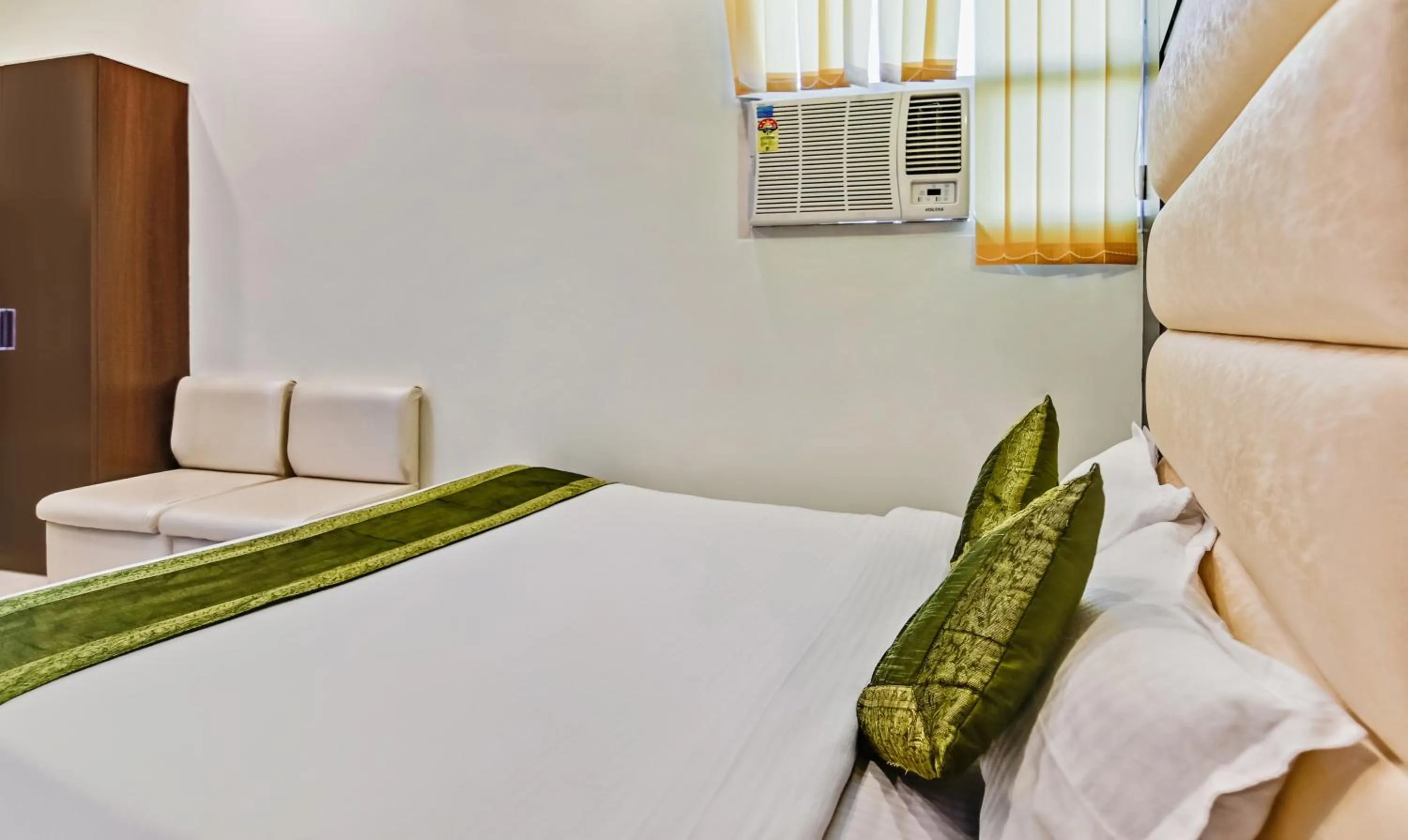 Bedroom, Bed in Treebo Resto- Near Lucknow Railway Station