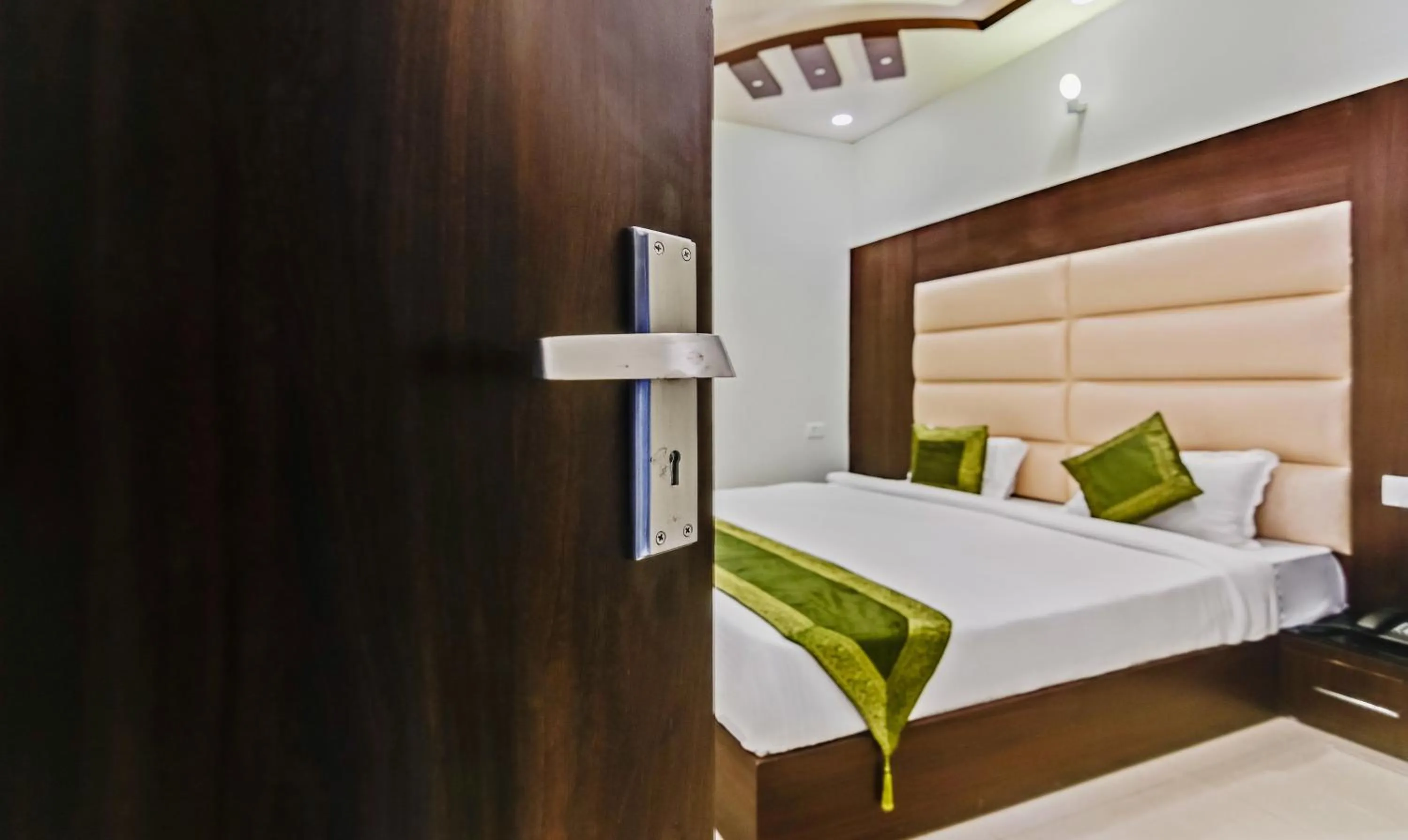 Bedroom, Bed in Treebo Resto- Near Lucknow Railway Station
