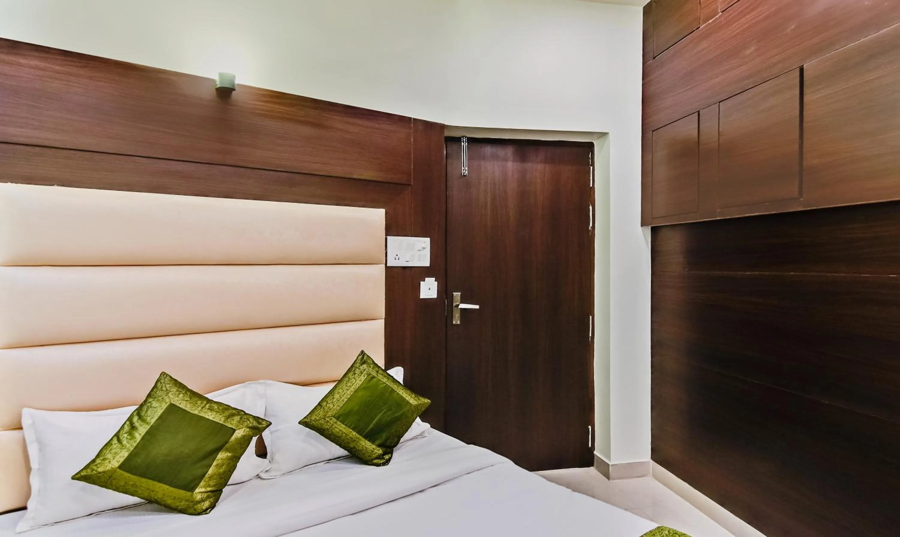 Bedroom, Bed in Treebo Resto- Near Lucknow Railway Station