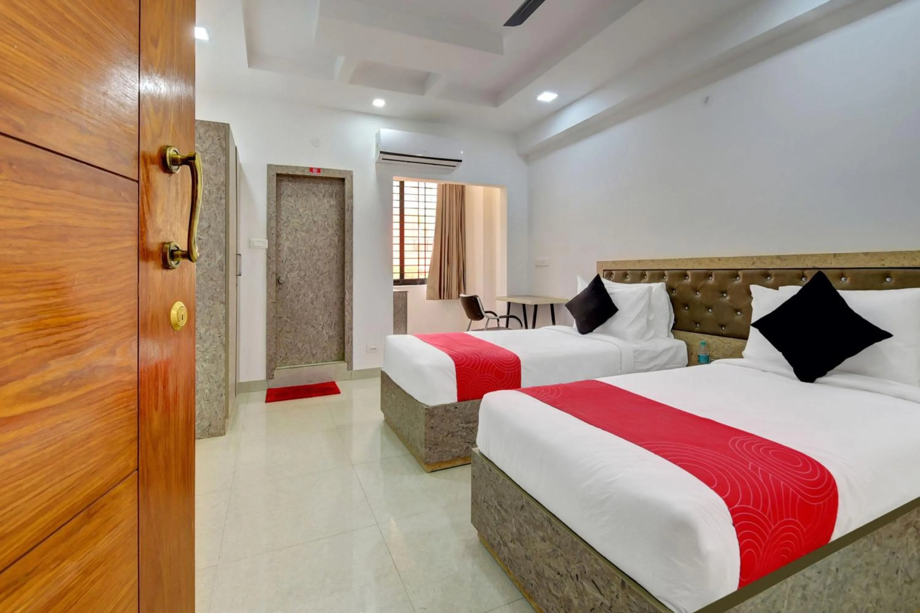 Bedroom, Bed in Grand Collection O Near Sarjapur Road Near 7d Voyage