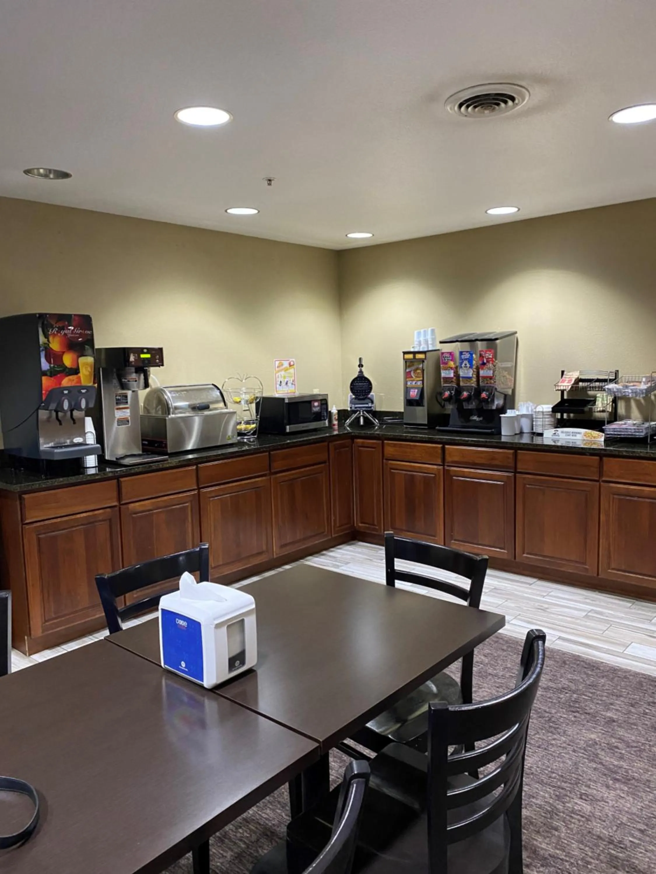 Breakfast in AmericInn by Wyndham Maquoketa