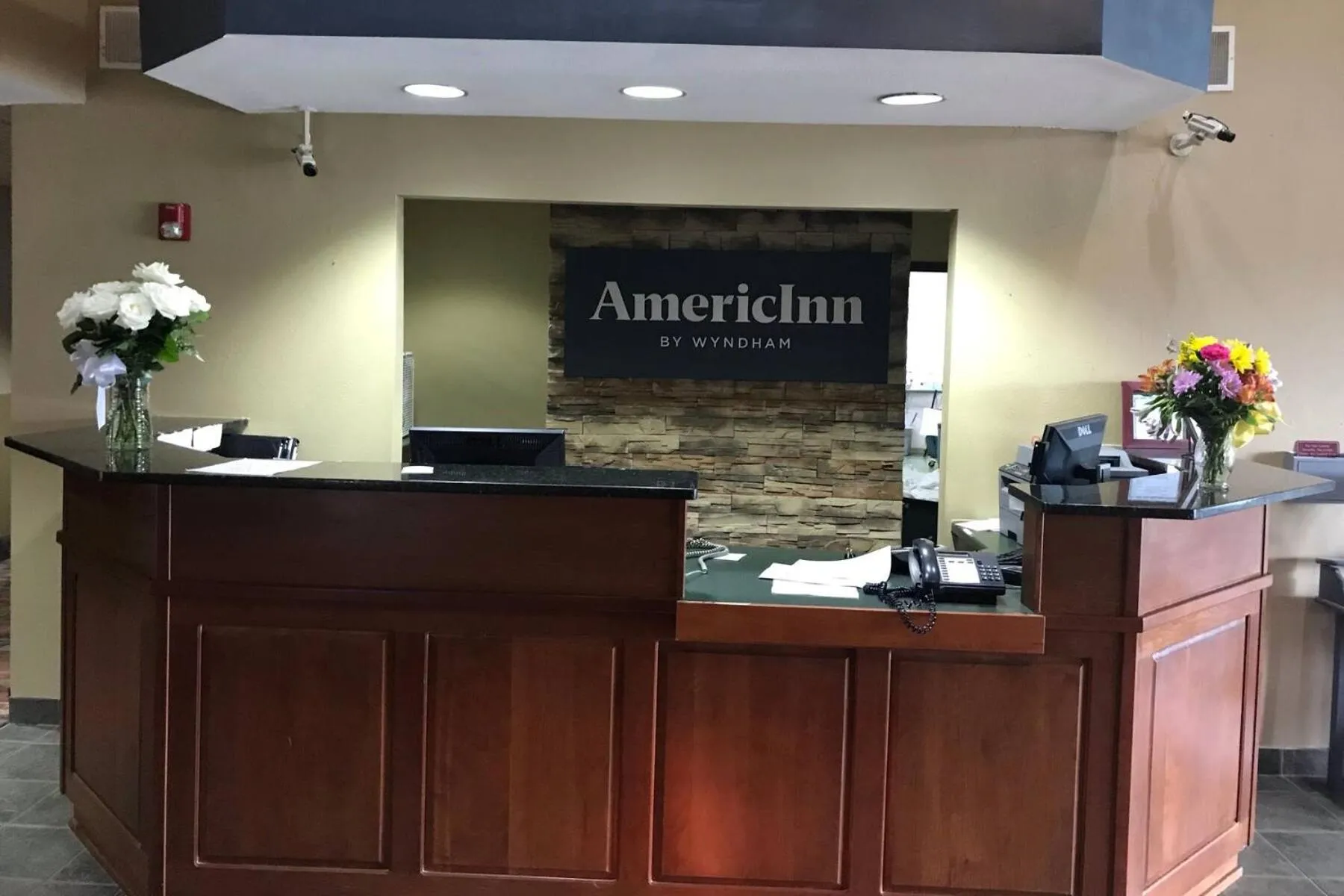 Lobby or reception in AmericInn by Wyndham Maquoketa