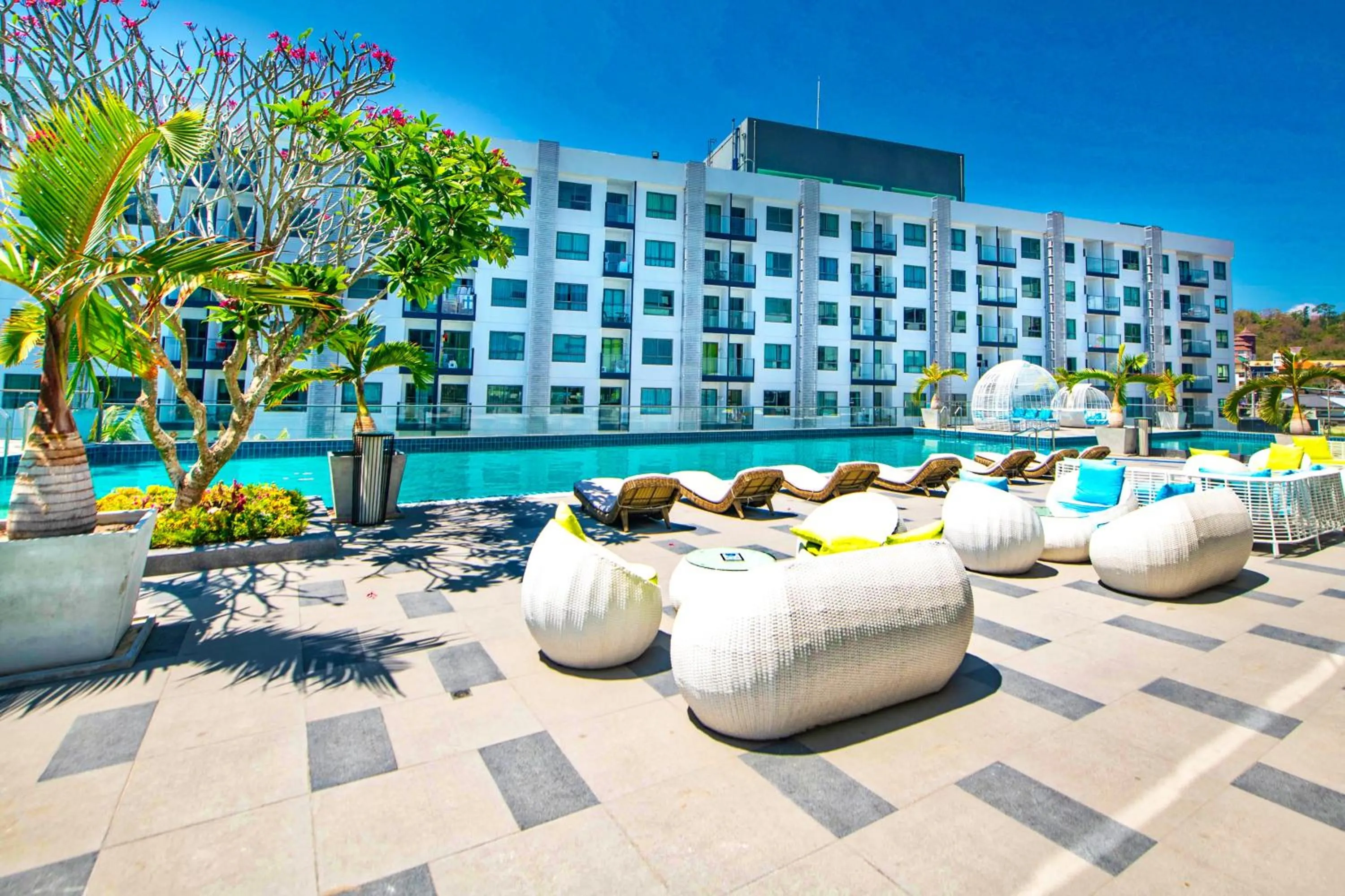 Property building in Arcadia Beach Resort Pattaya