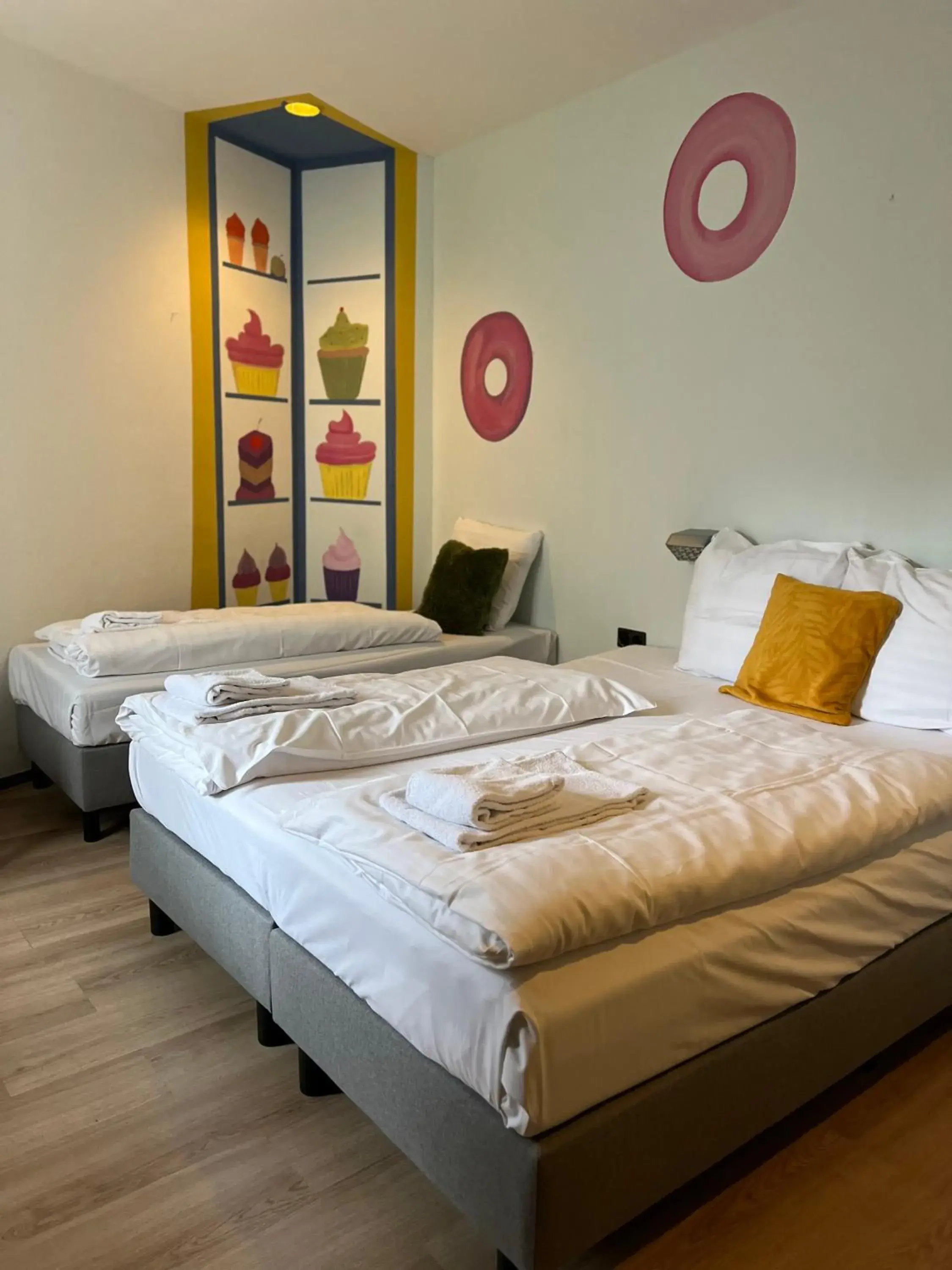 Triple Room with Bathroom - single occupancy in Hotel Gaudi Triple Room with Bathroom - single occupancy in Hotel Gaudi