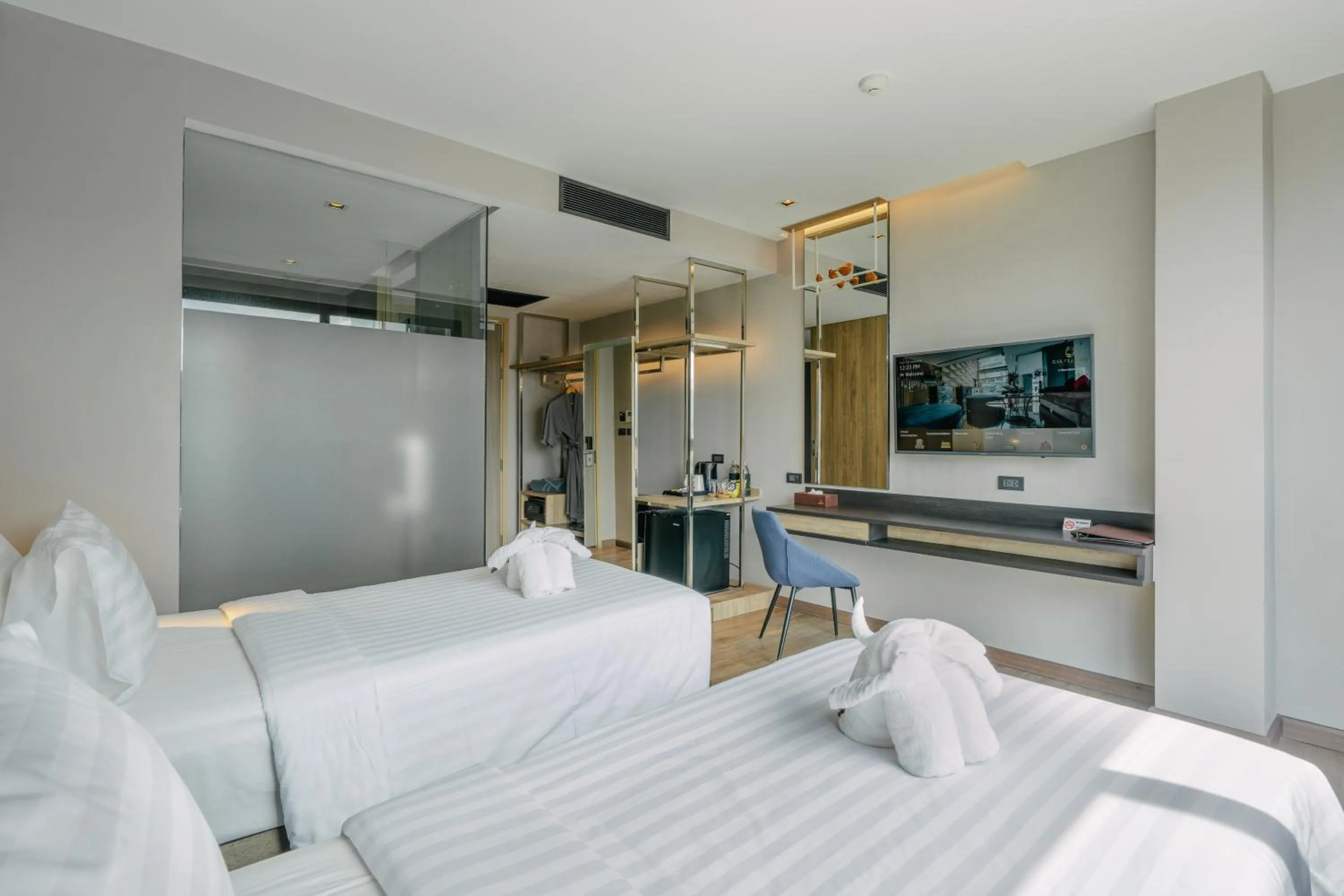 TV and multimedia, Bed in Rak Elegant Hotel Patong