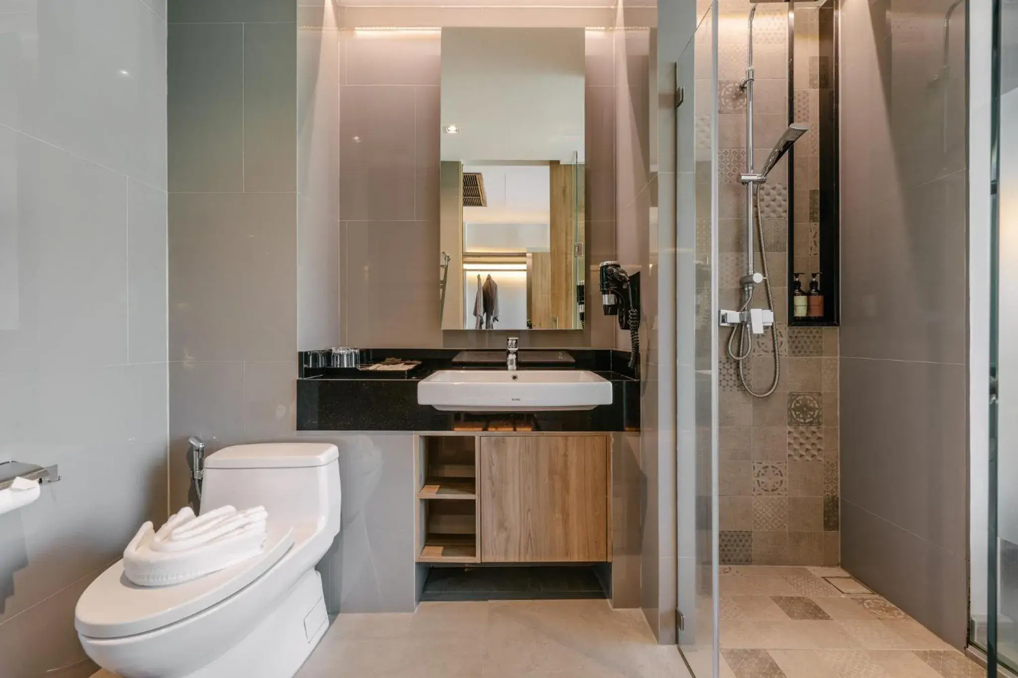 Rak Twin Room No Balcony in Rak Elegant Hotel Patong Rak Twin Room No Balcony in Rak Elegant Hotel Patong