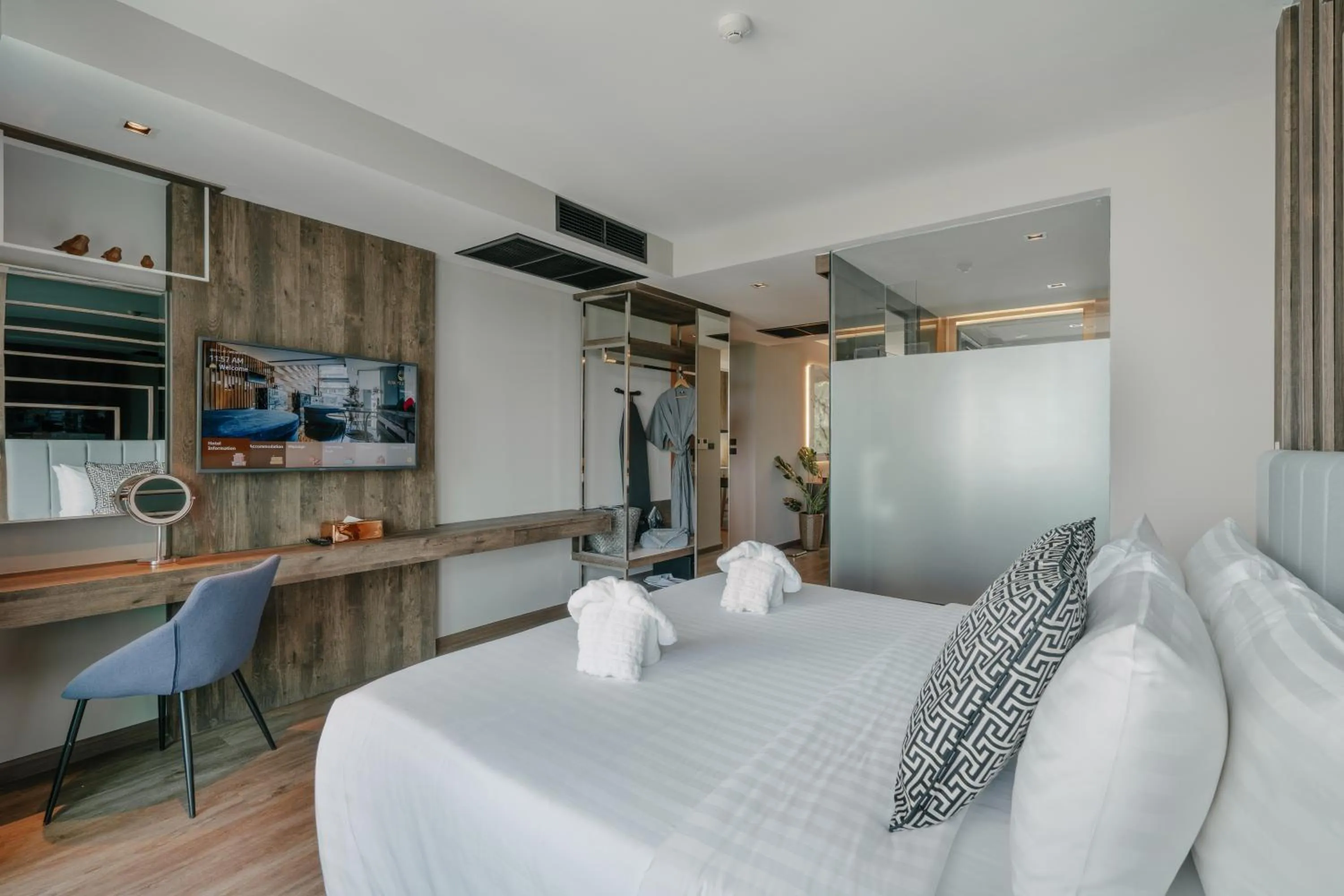 TV and multimedia, Bed in Rak Elegant Hotel Patong