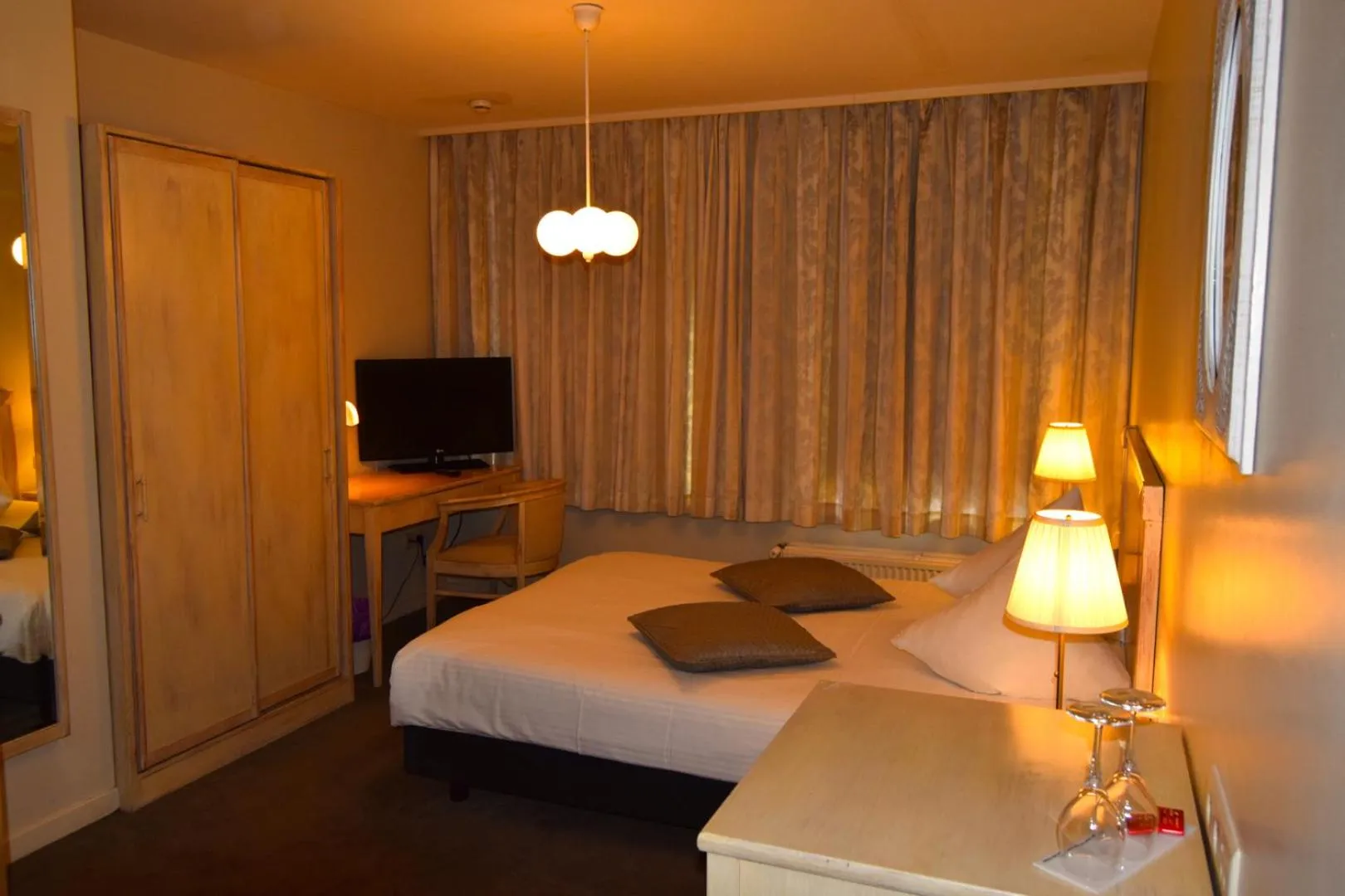 Photo of the whole room, Bed in Oranje City Hotel