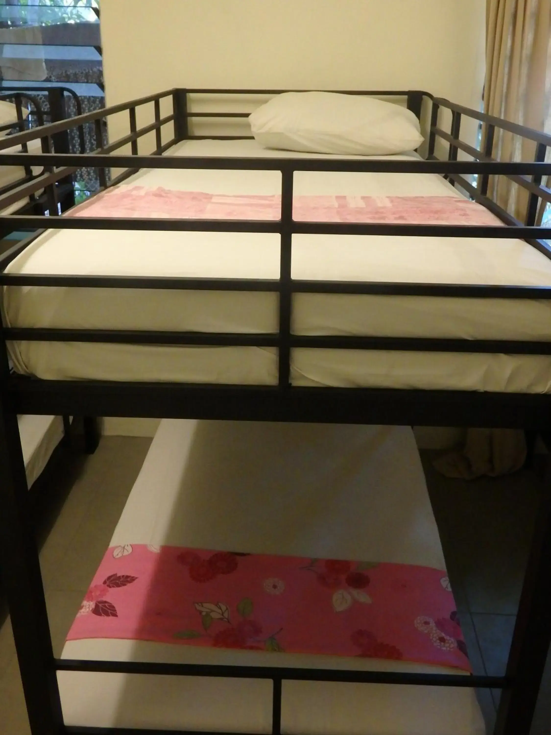 Bed in 8-Bed Mixed Dormitory Room in Bluewater Lodge Bed in 8-Bed Mixed Dormitory Room in Bluewater Lodge