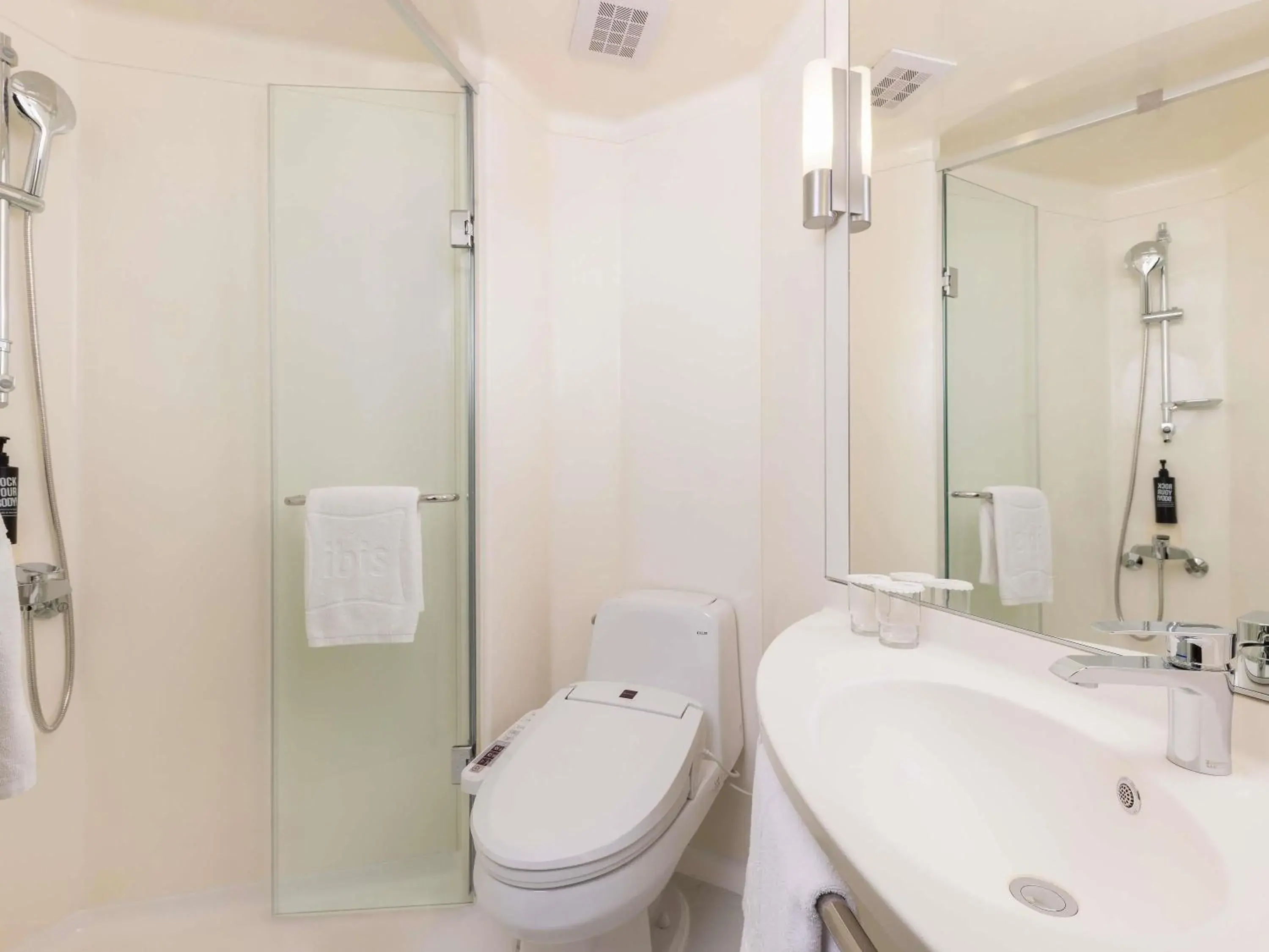 Premium Room, Ideal for Family & Friends, Recently Renovated - 3 Single Beds in ibis Ambassador Seoul Insadong-Newly renovated in 2025 Premium Room, Ideal for Family & Friends, Recently Renovated - 3 Single Beds in ibis Ambassador Seoul Insadong-Newly renovated in 2025