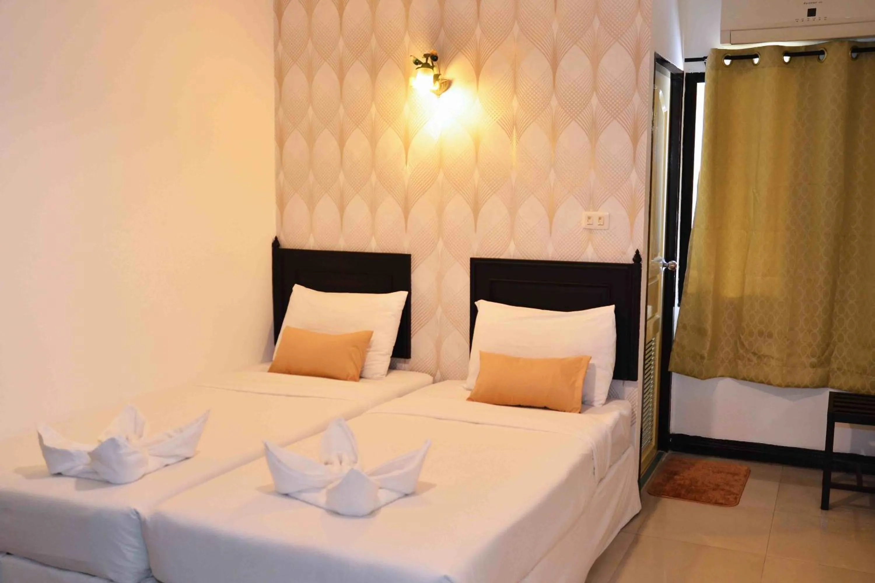 Photo of the whole room, Bed in Erawan House