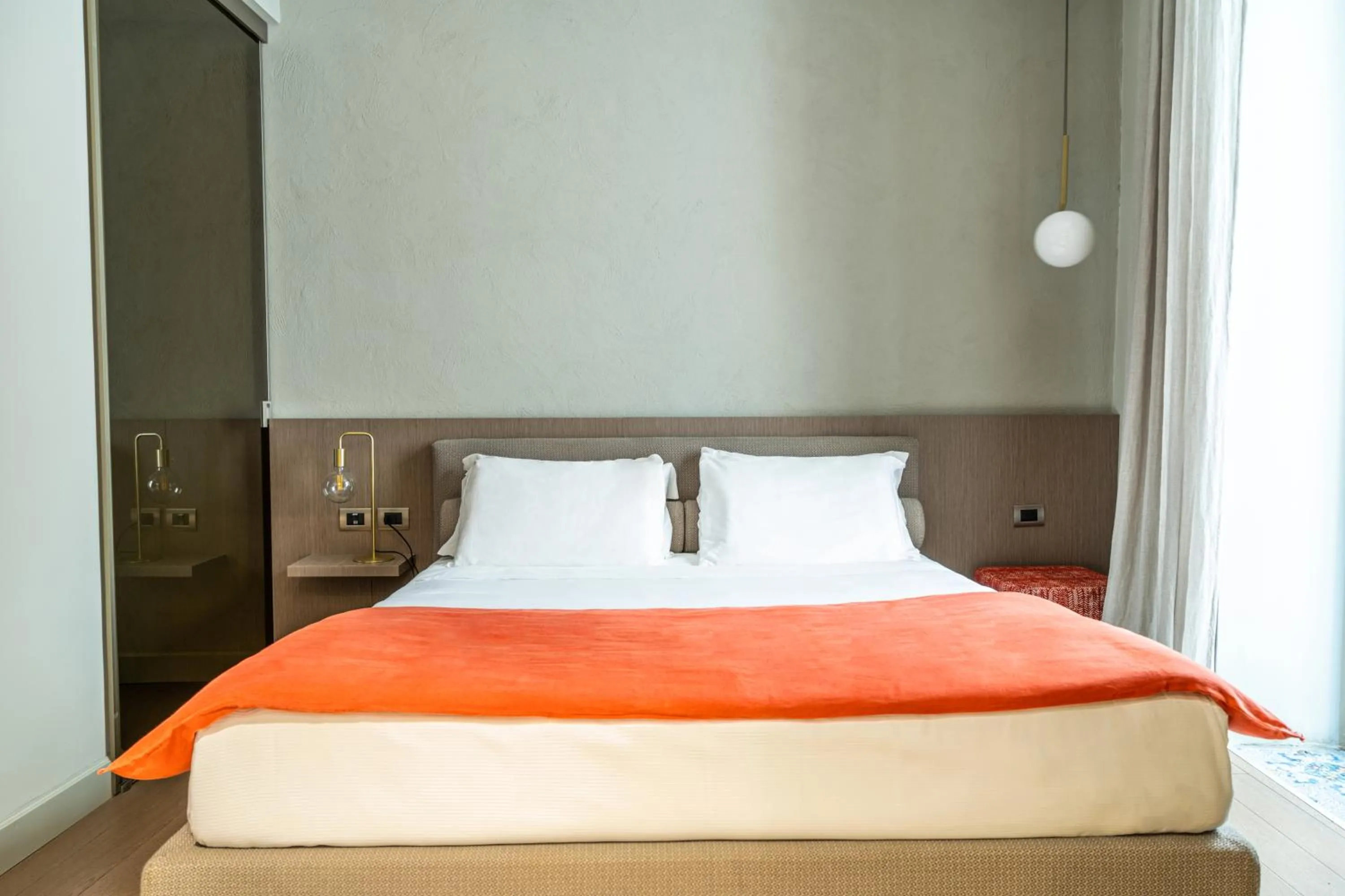 Photo of the whole room, Bed in InCanto