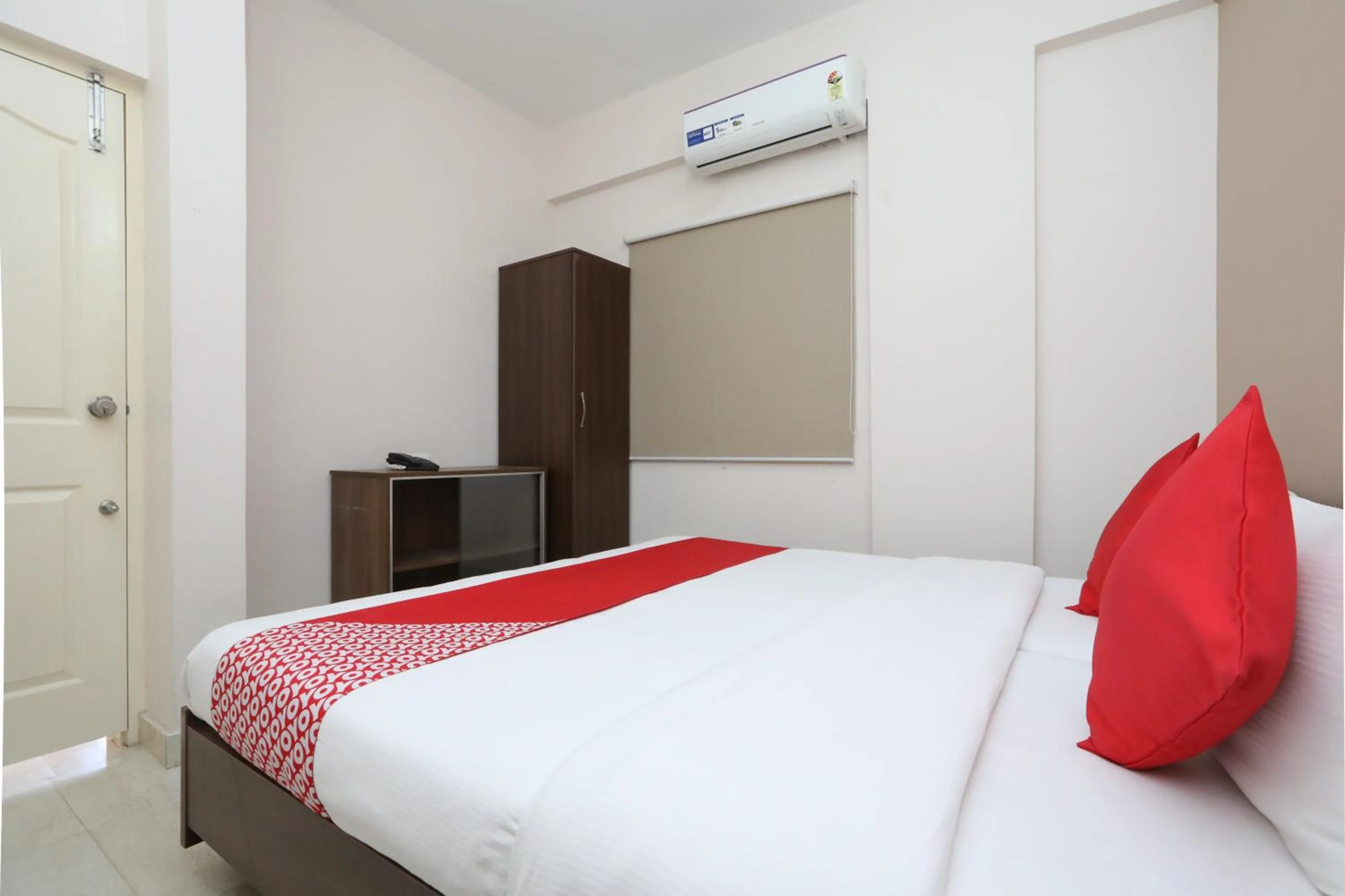 Bathroom, Bed in Super Hotel O Indra Comforts