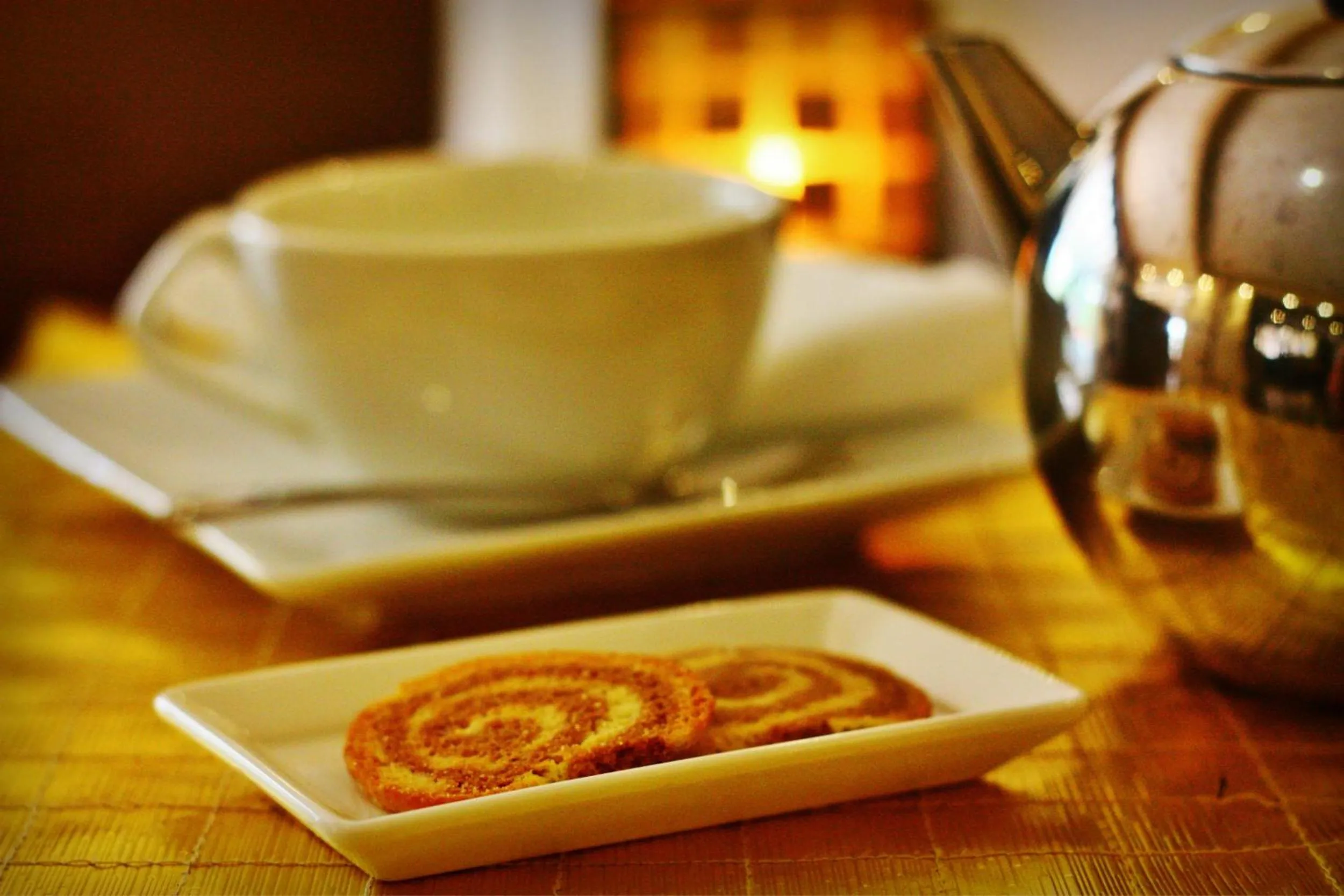 Restaurant/places to eat in GemSuites Serviced Apartments State House