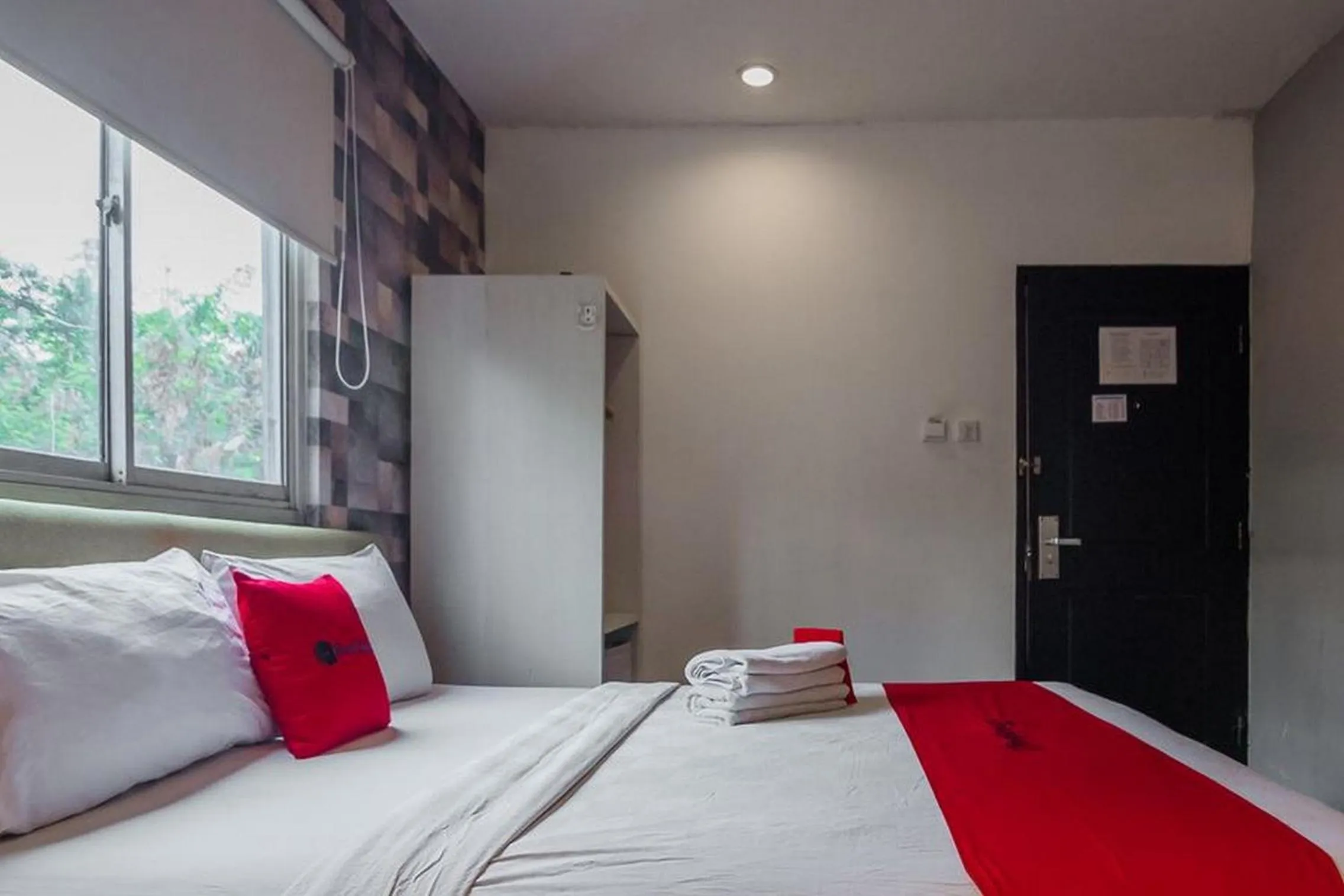Bedroom, Bed in RedDoorz Plus near Mangga Besar Station 2
