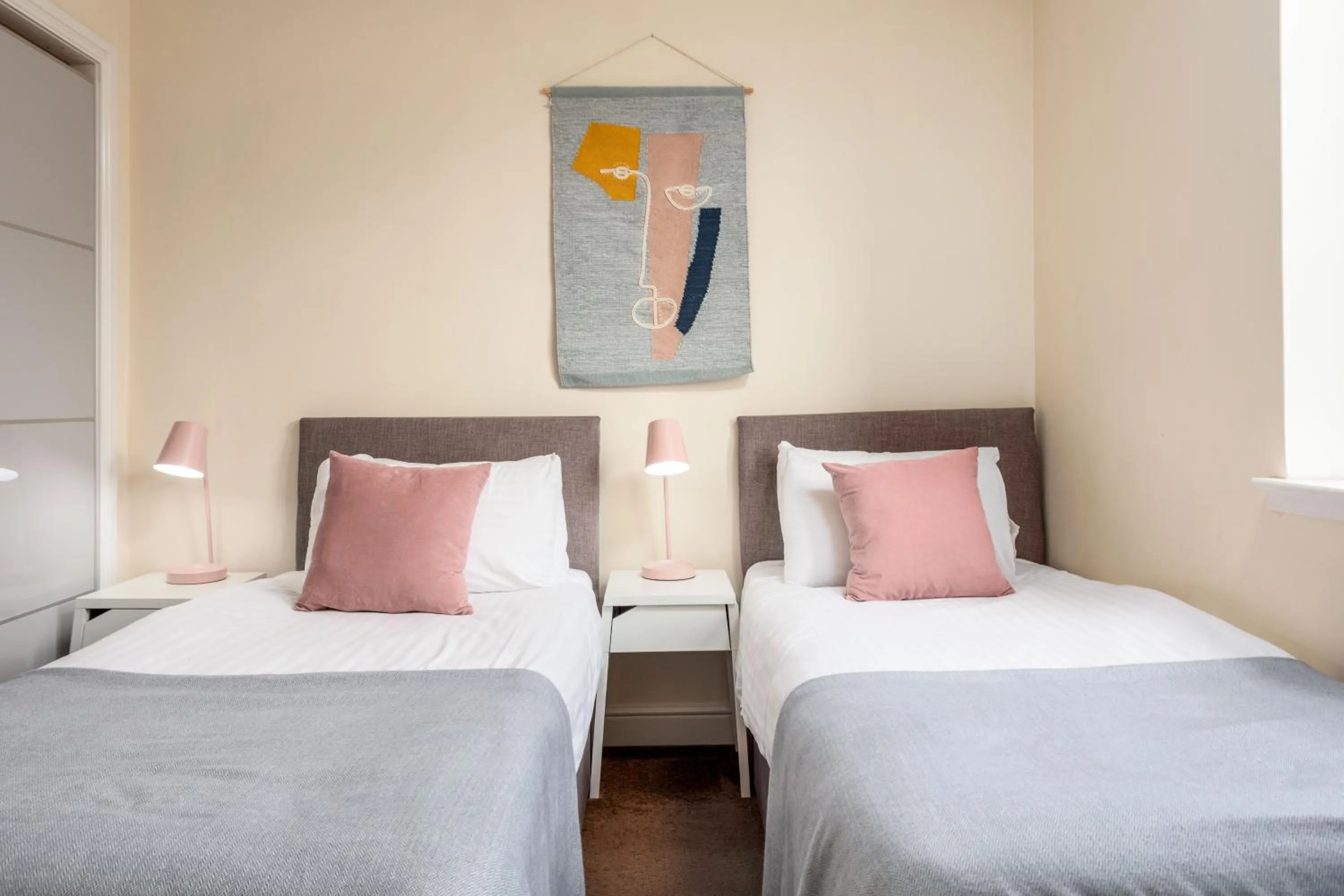 Bed in Elliot Suite No15 - Donnini Apartments