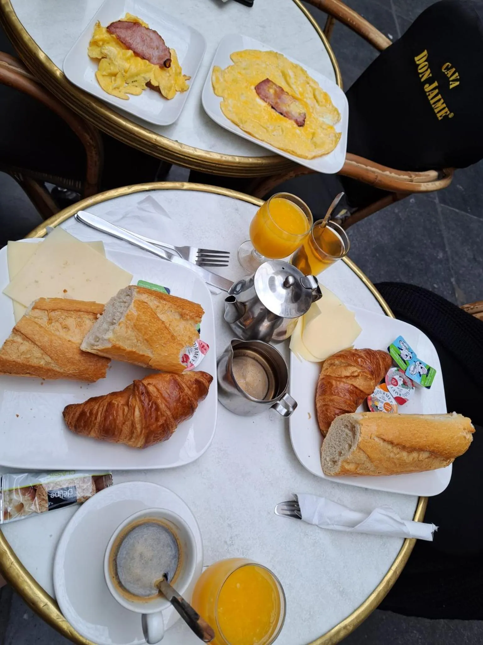 Restaurant/places to eat in B-aparthotel Grand Place