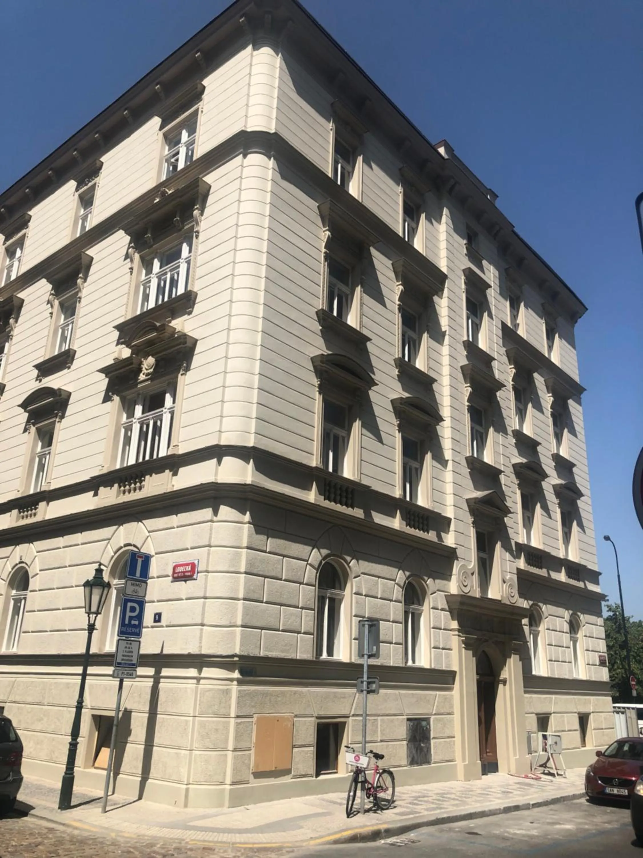 Property building in OLD TOWN SPIRIT