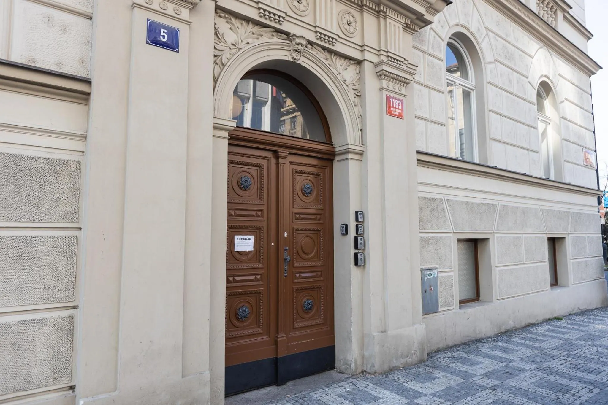 Property building in OLD TOWN SPIRIT