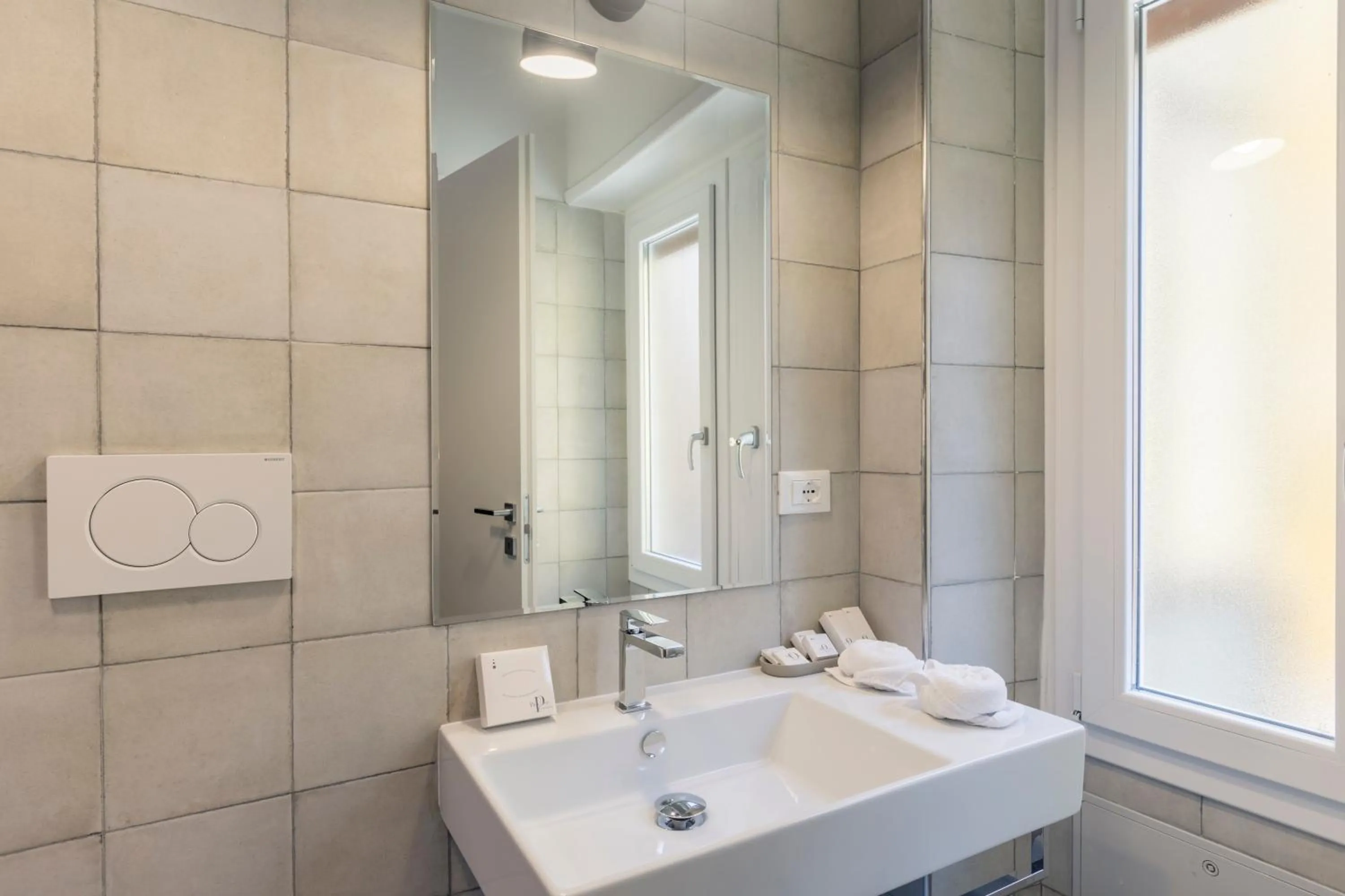 Bathroom in Trastevere Gallery Suites