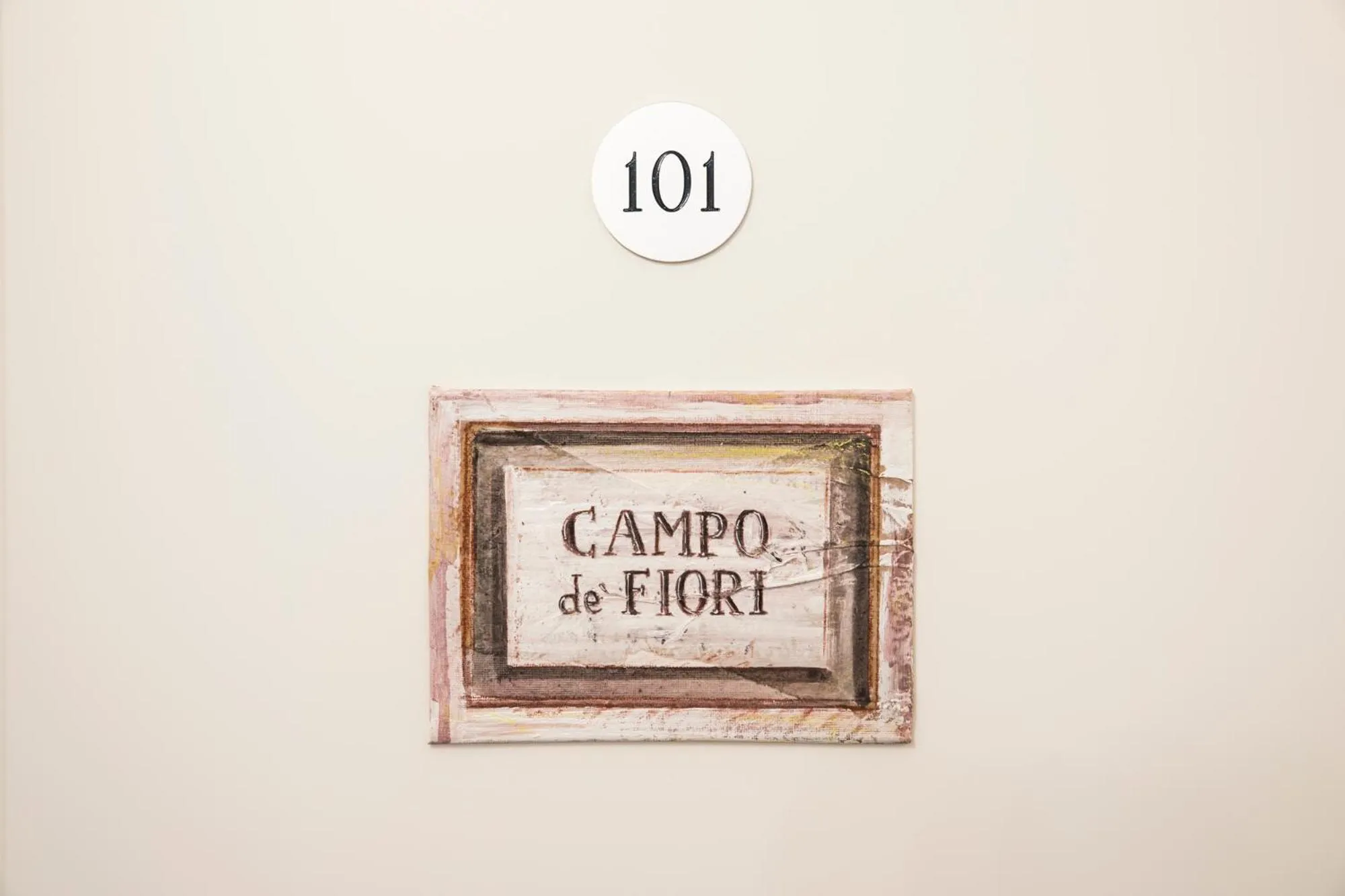 Decorative detail in Trastevere Gallery Suites