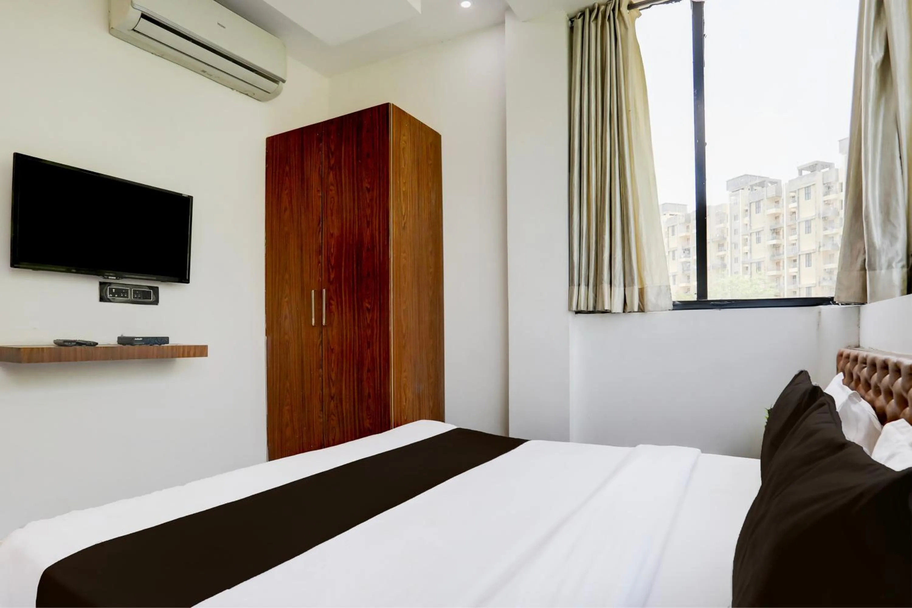 Bedroom, Bed in Super Hotel O MP Nagar Near Rachna Tower