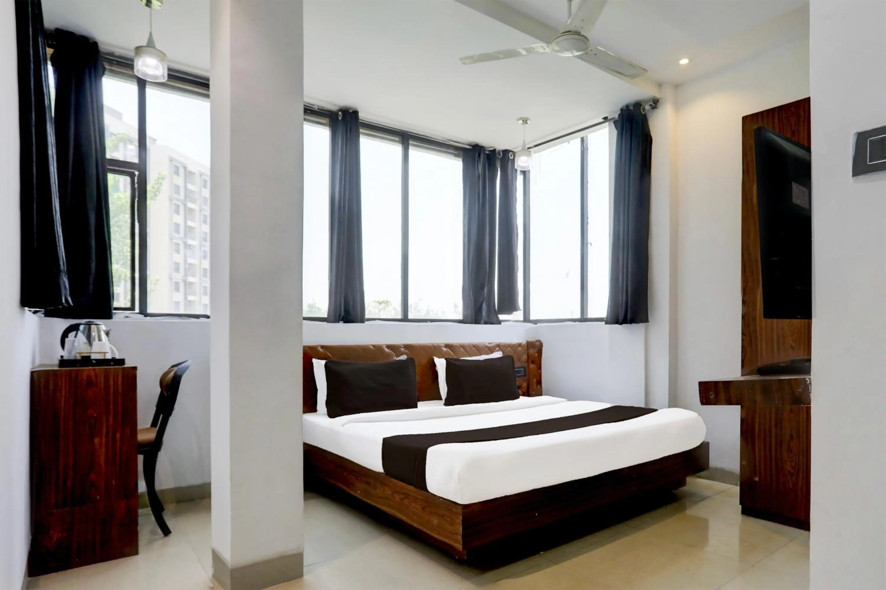Bedroom, Bed in Super Hotel O MP Nagar Near Rachna Tower