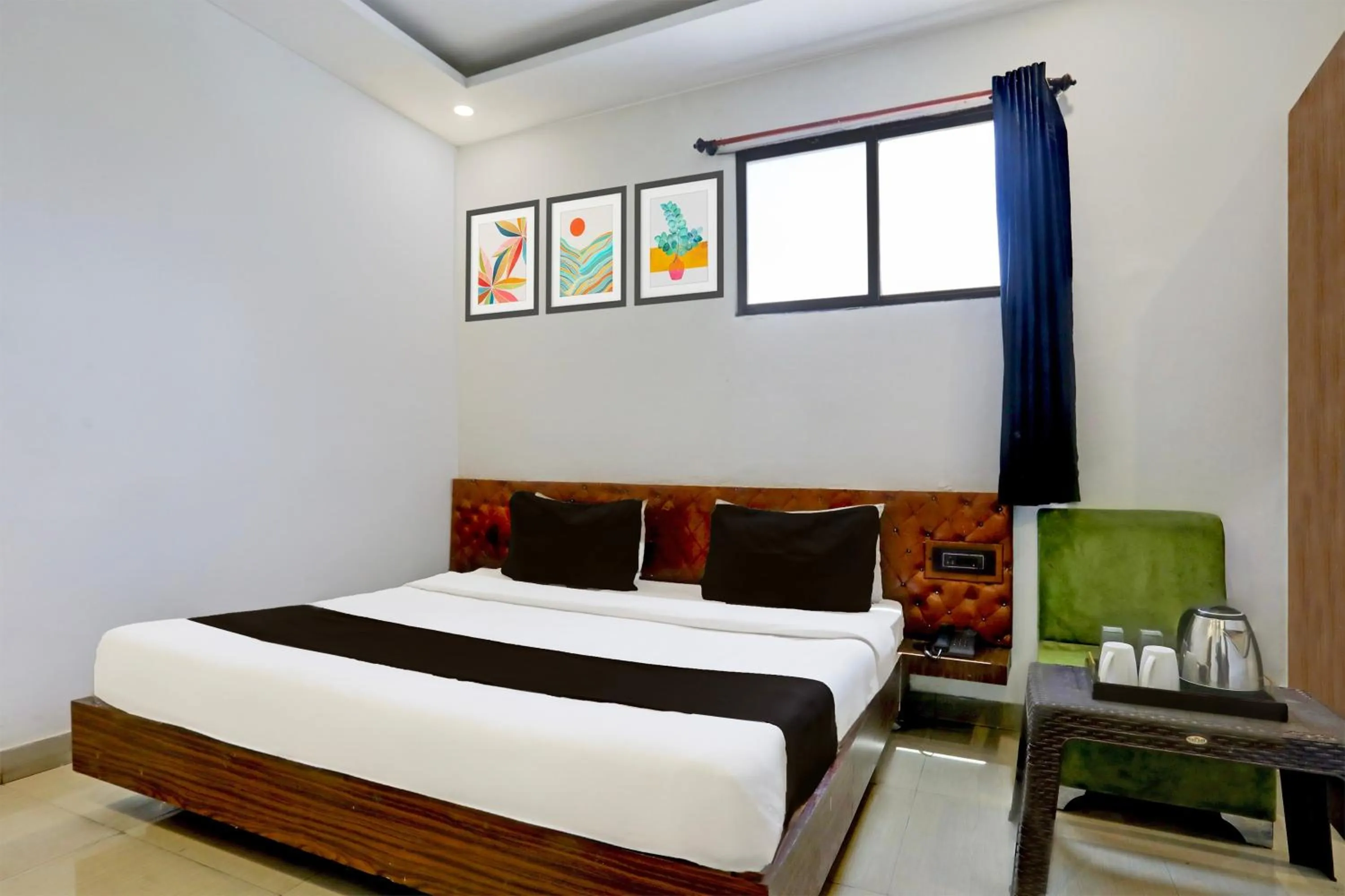Bedroom, Bed in Super Hotel O MP Nagar Near Rachna Tower