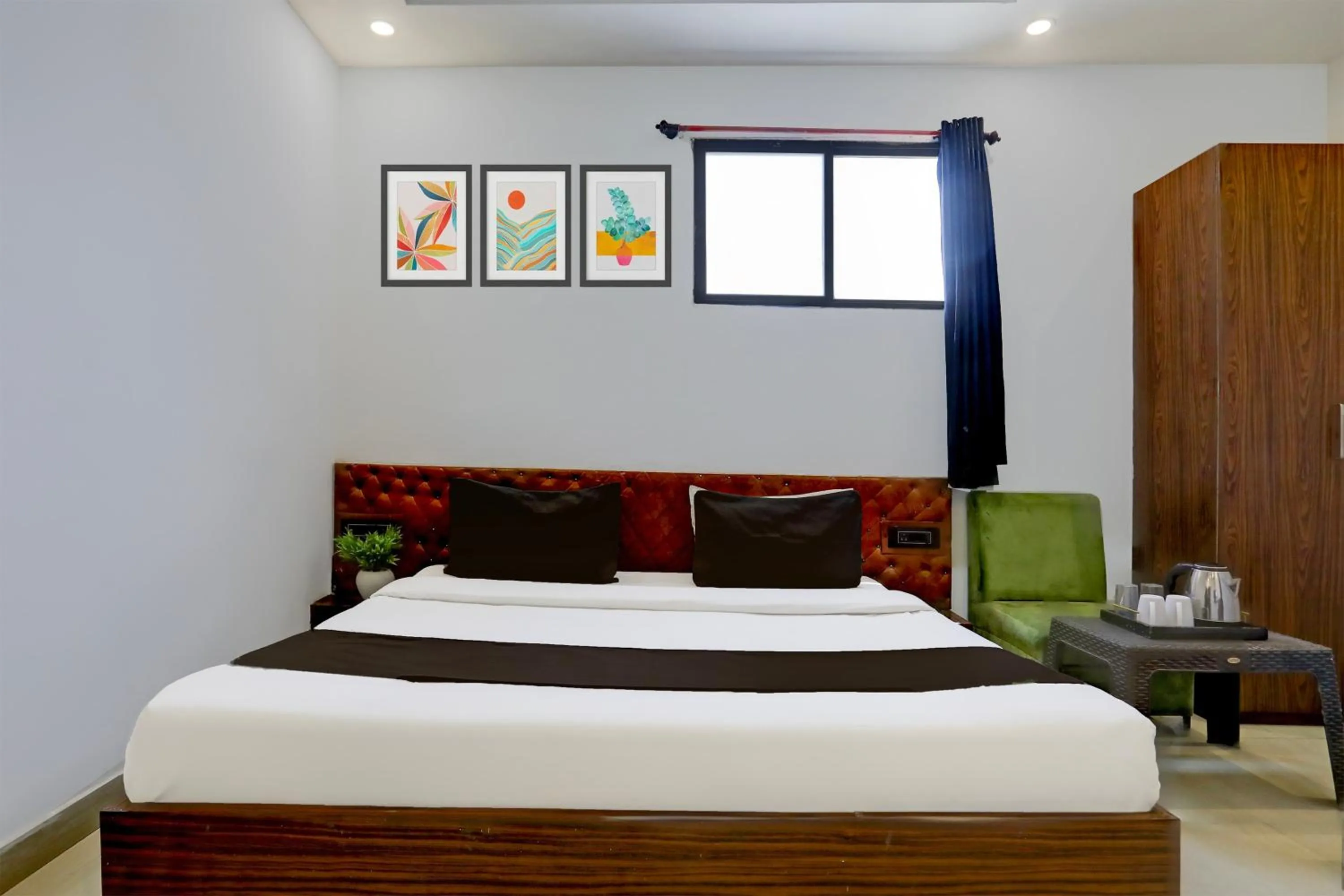 Bedroom, Bed in Super Hotel O MP Nagar Near Rachna Tower