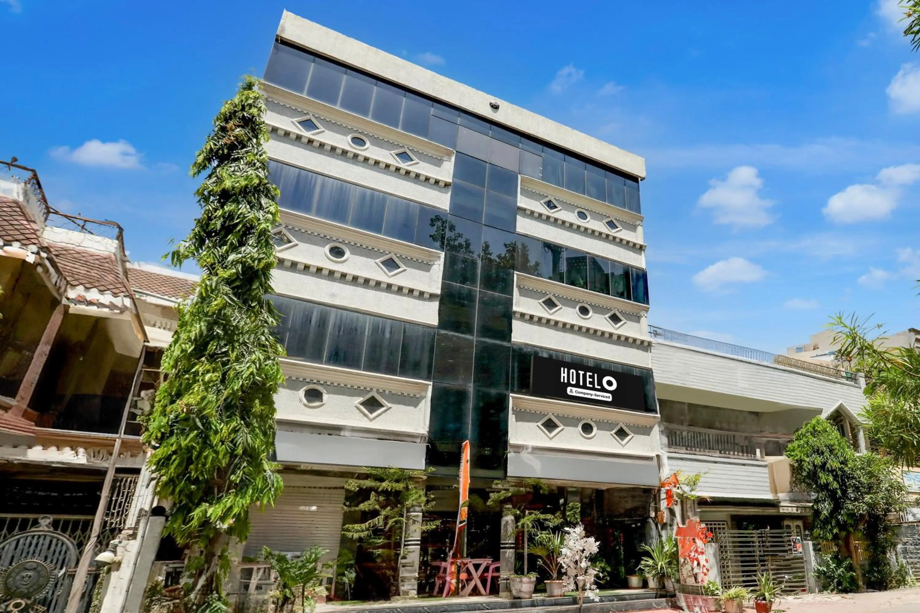 Facade/entrance in Hotel O MP Nagar Near Rachna Tower