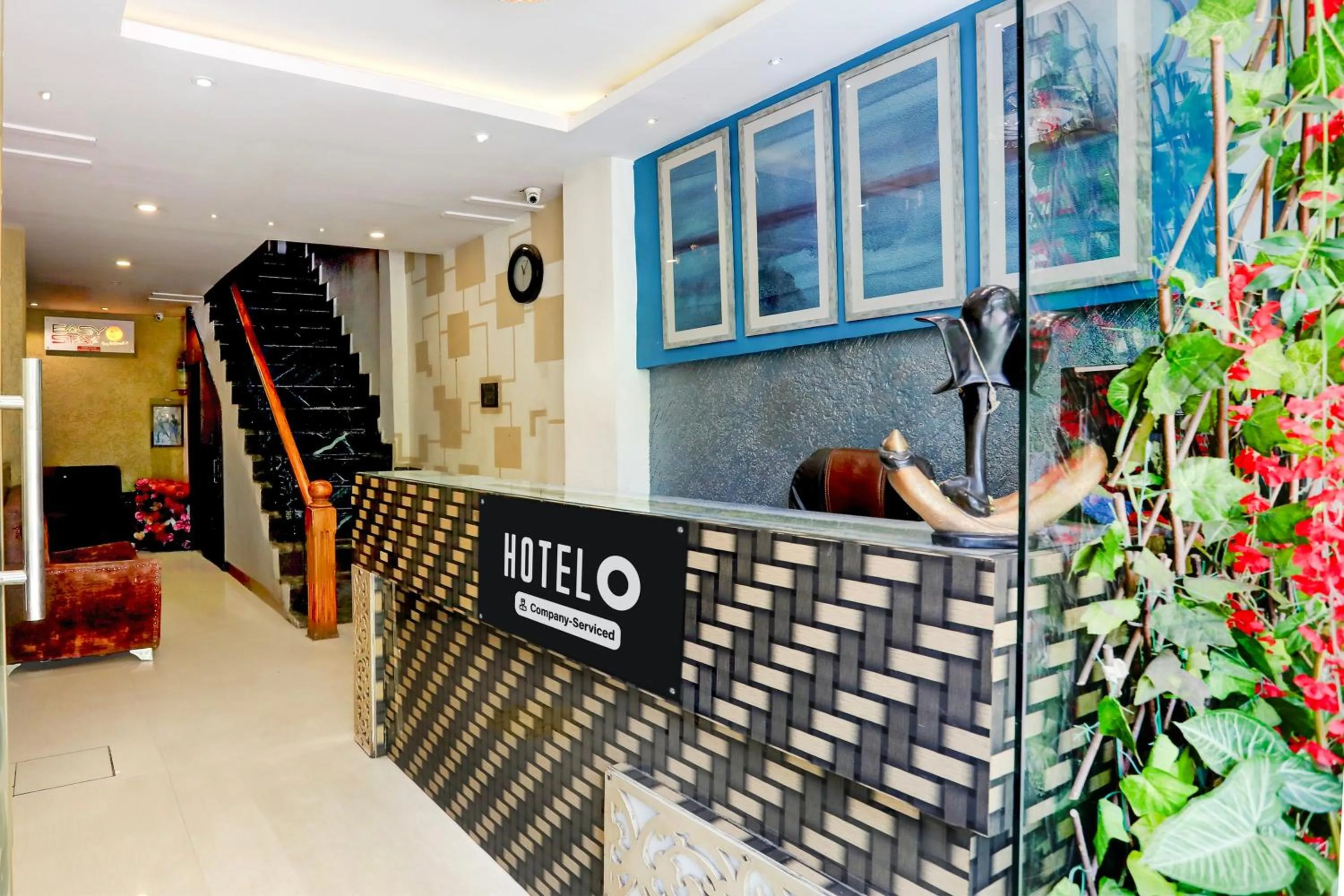 Lobby or reception in Super Hotel O MP Nagar Near Rachna Tower