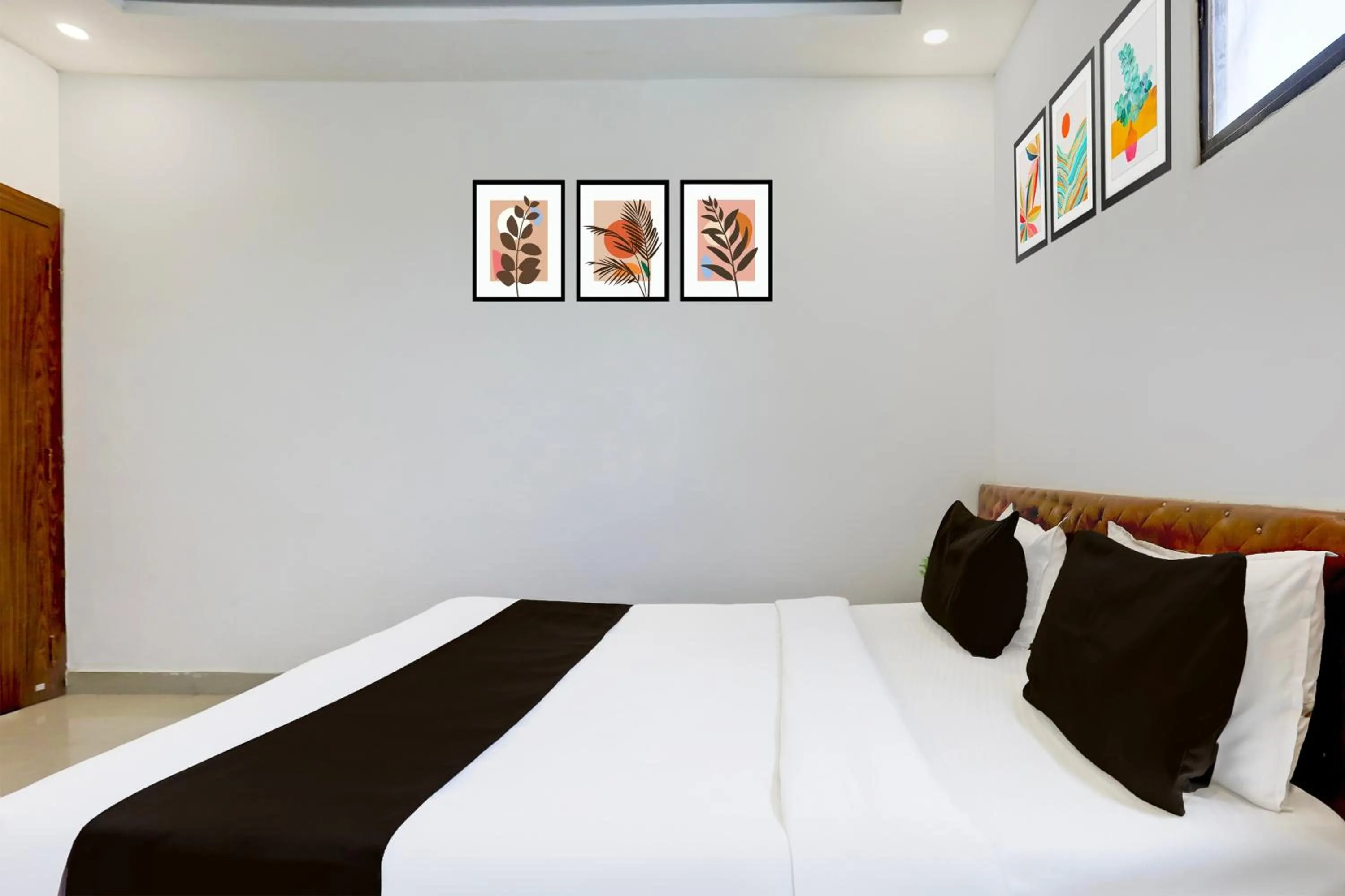 Bedroom, Bed in Super Hotel O MP Nagar Near Rachna Tower