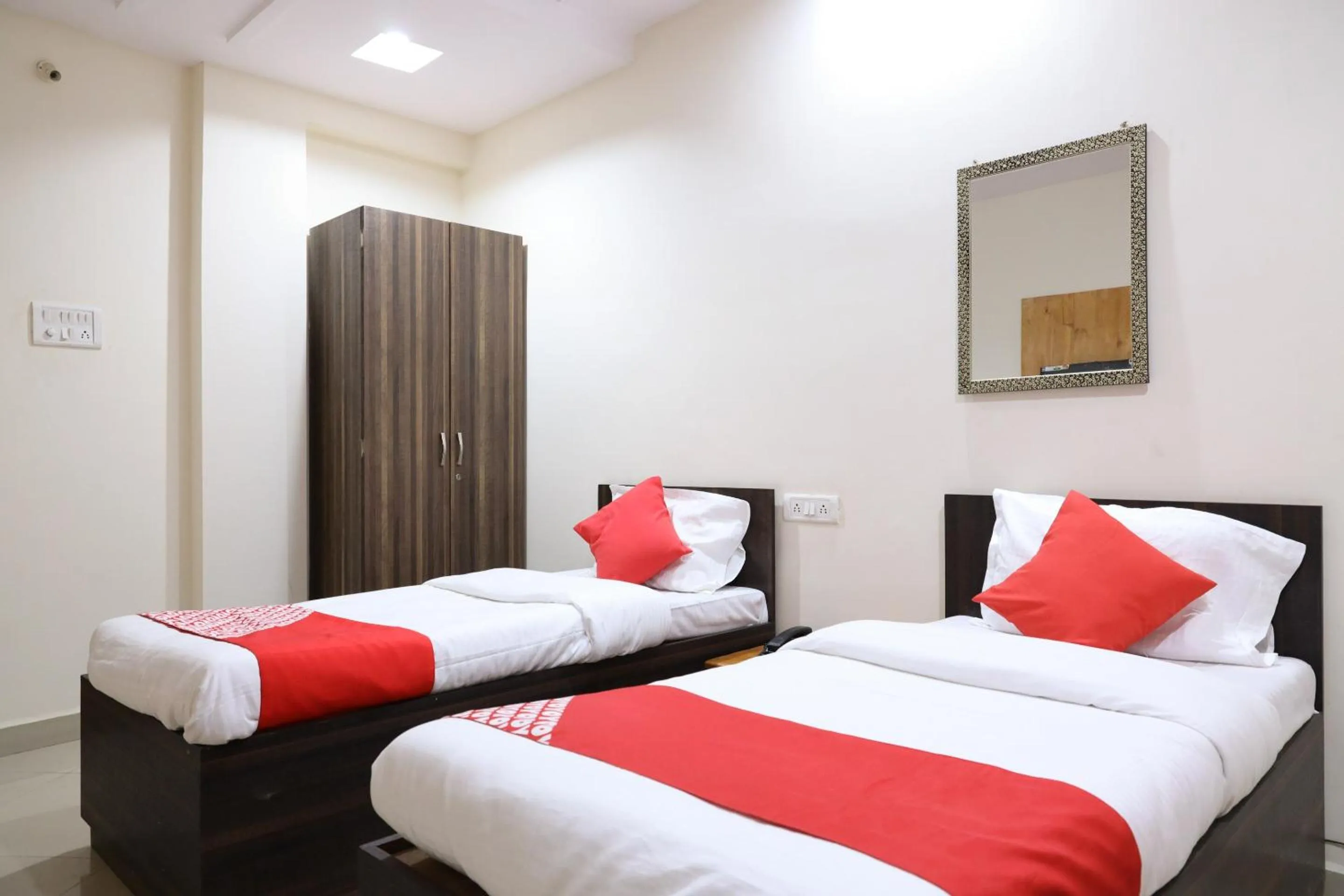 Bedroom in Collection O Nagpur International Airport