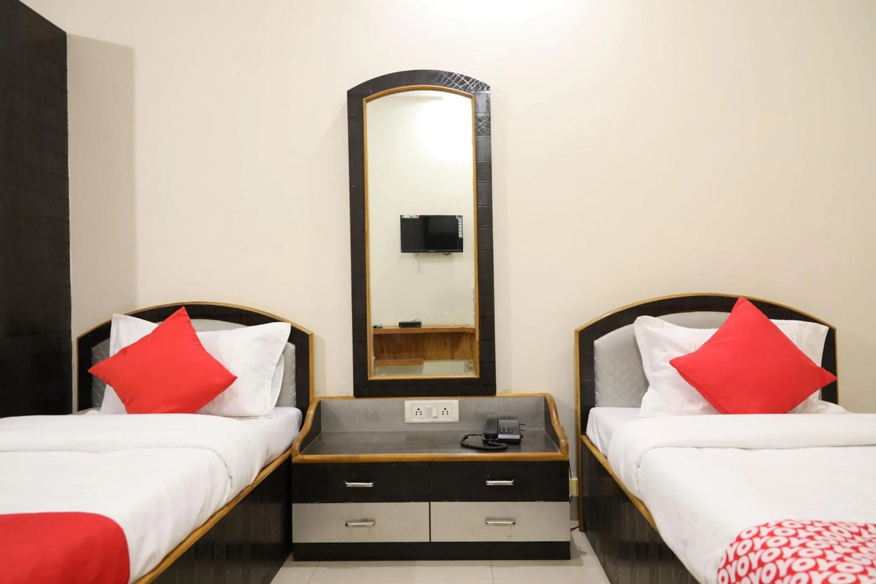 Bedroom in Collection O Nagpur International Airport