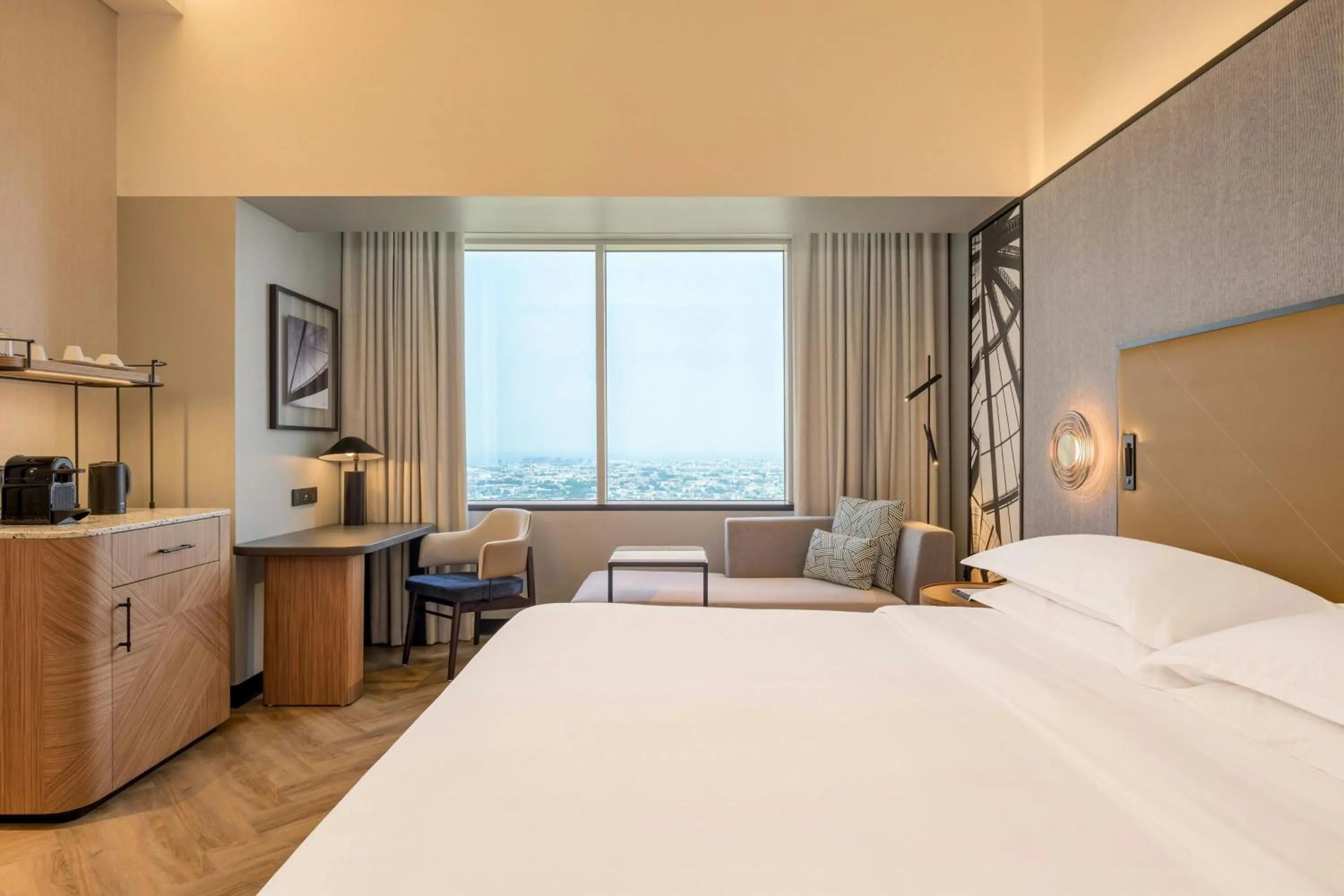 Bedroom, Bed in Sheraton Mall of the Emirates Hotel, Dubai