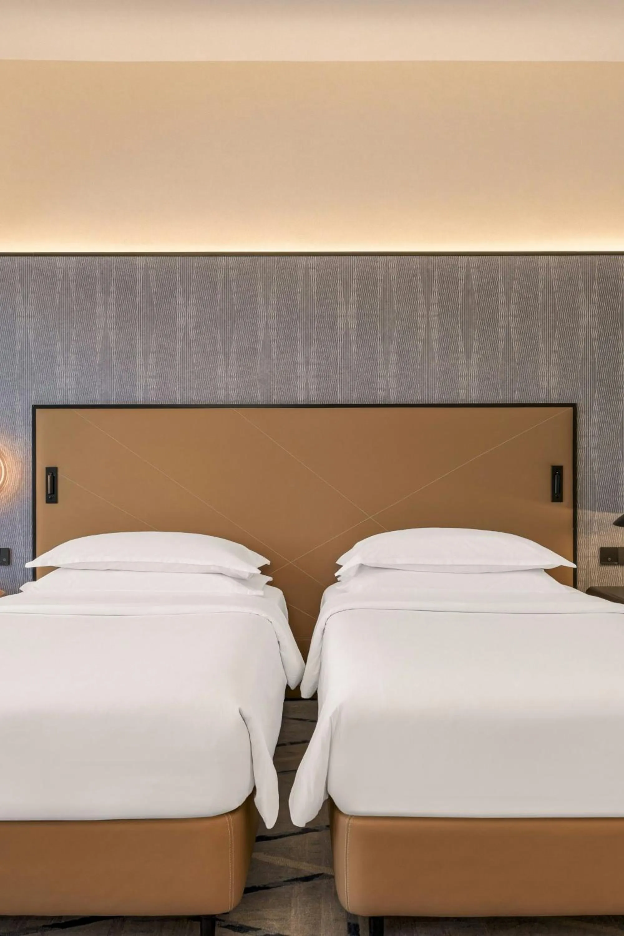 Bedroom, Bed in Sheraton Mall of the Emirates Hotel, Dubai