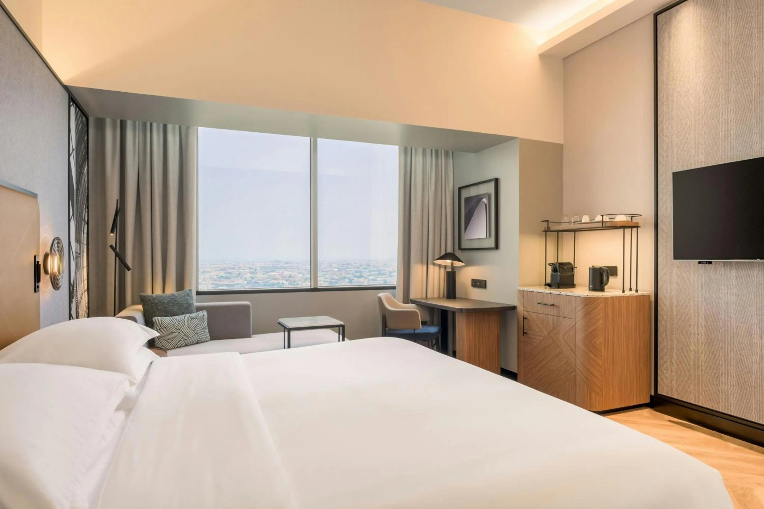 Bedroom, Bed in Sheraton Mall of the Emirates Hotel, Dubai