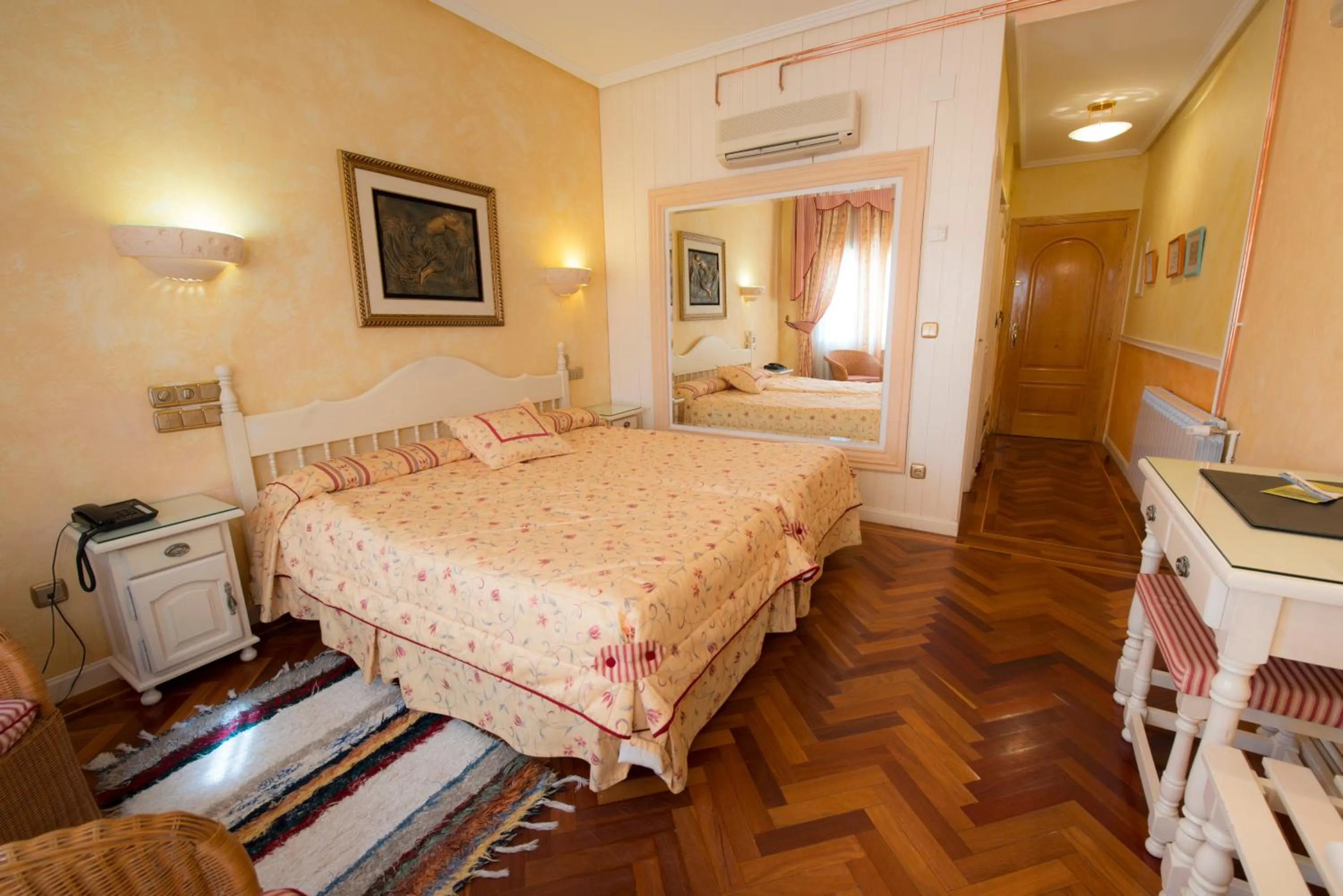 Bedroom, Bed in Los Arcos