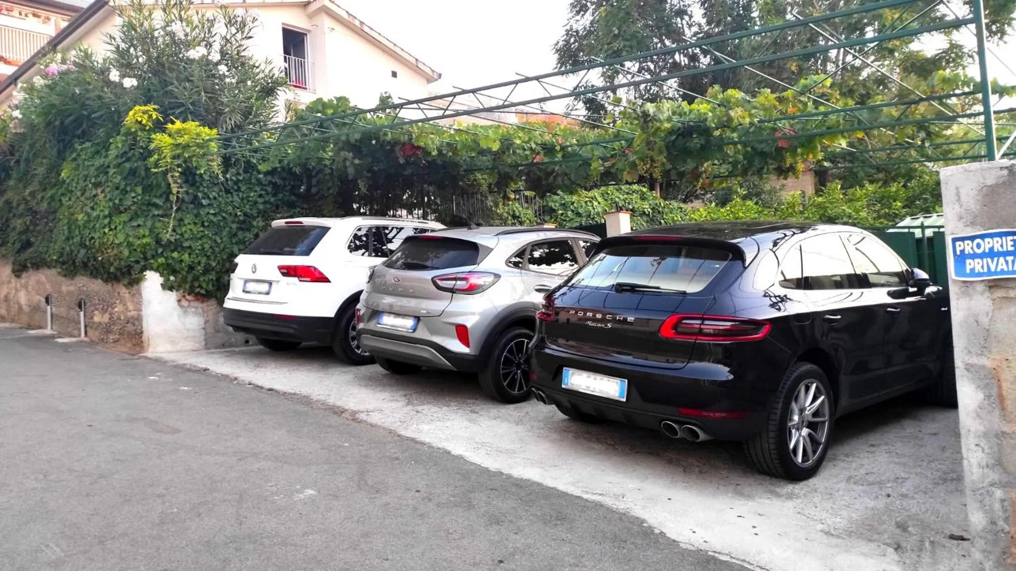 Parking in Lumachella B&B