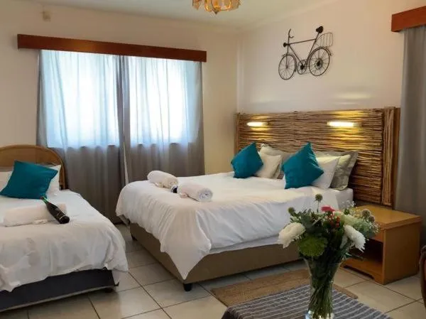 Property building, Bed in Lodge Strand (The)