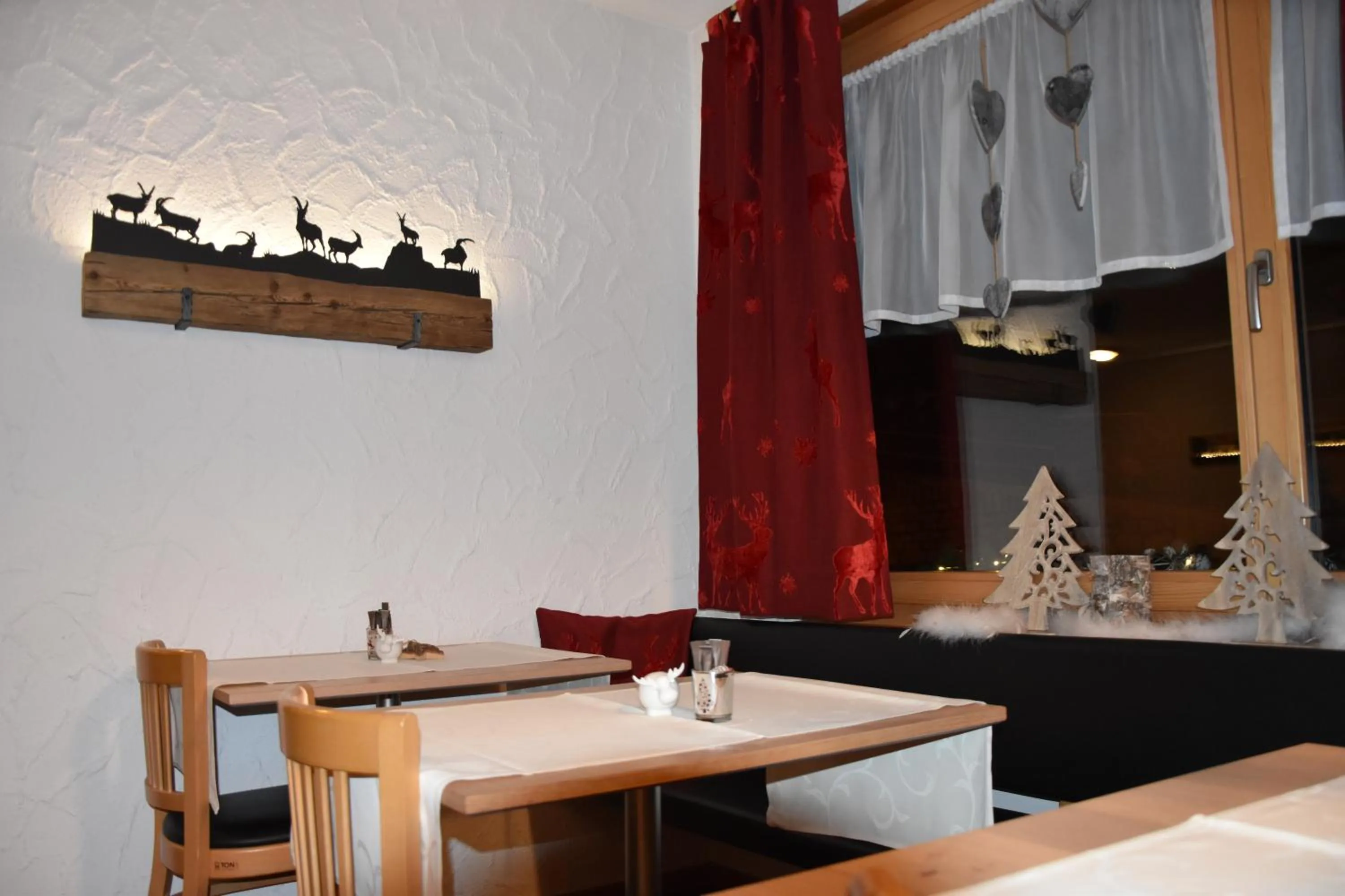 Restaurant/places to eat in Hotel Cabana