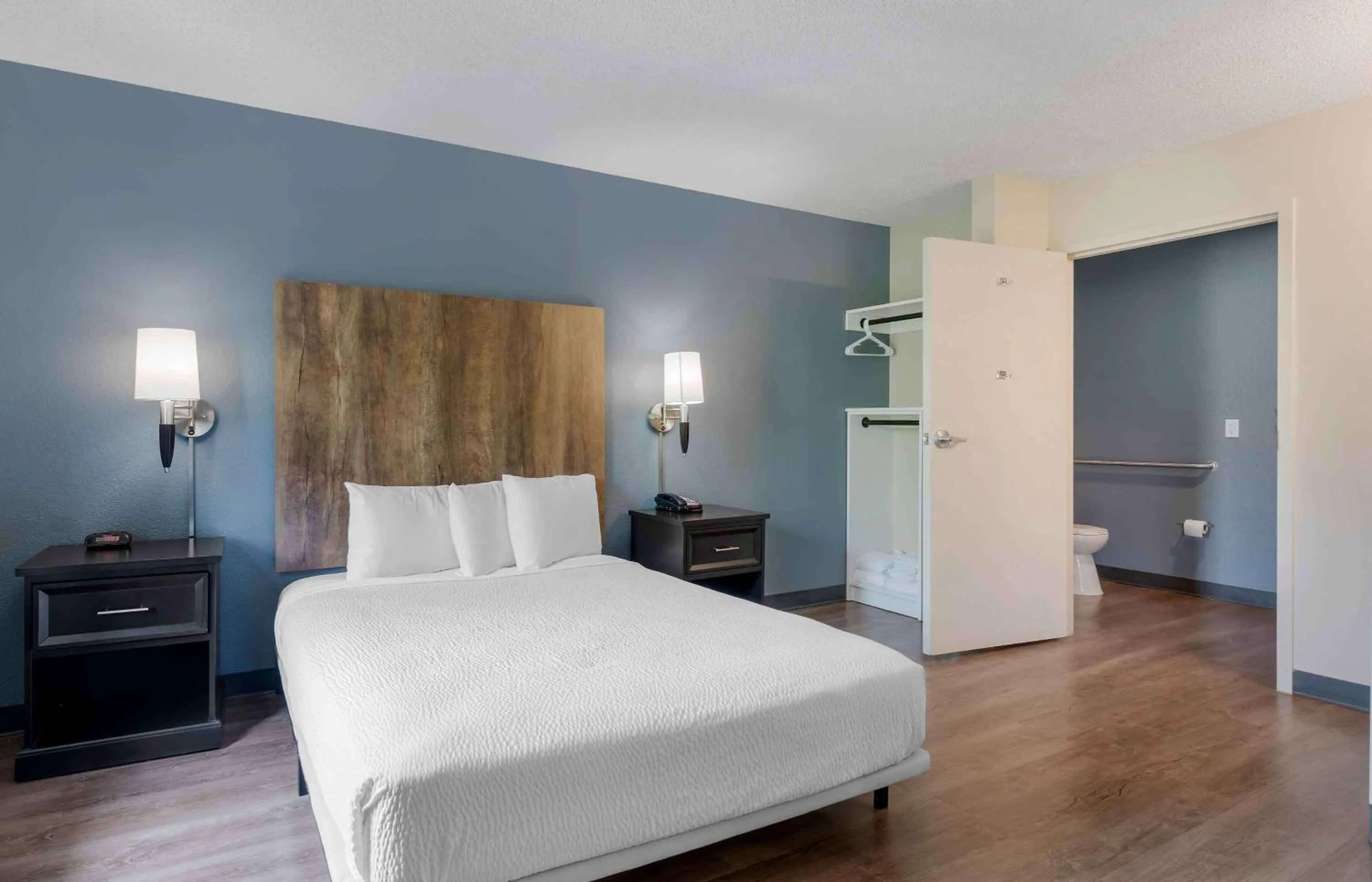 Bedroom, Bed in Extended Stay America Suites - Fremont - Newark
