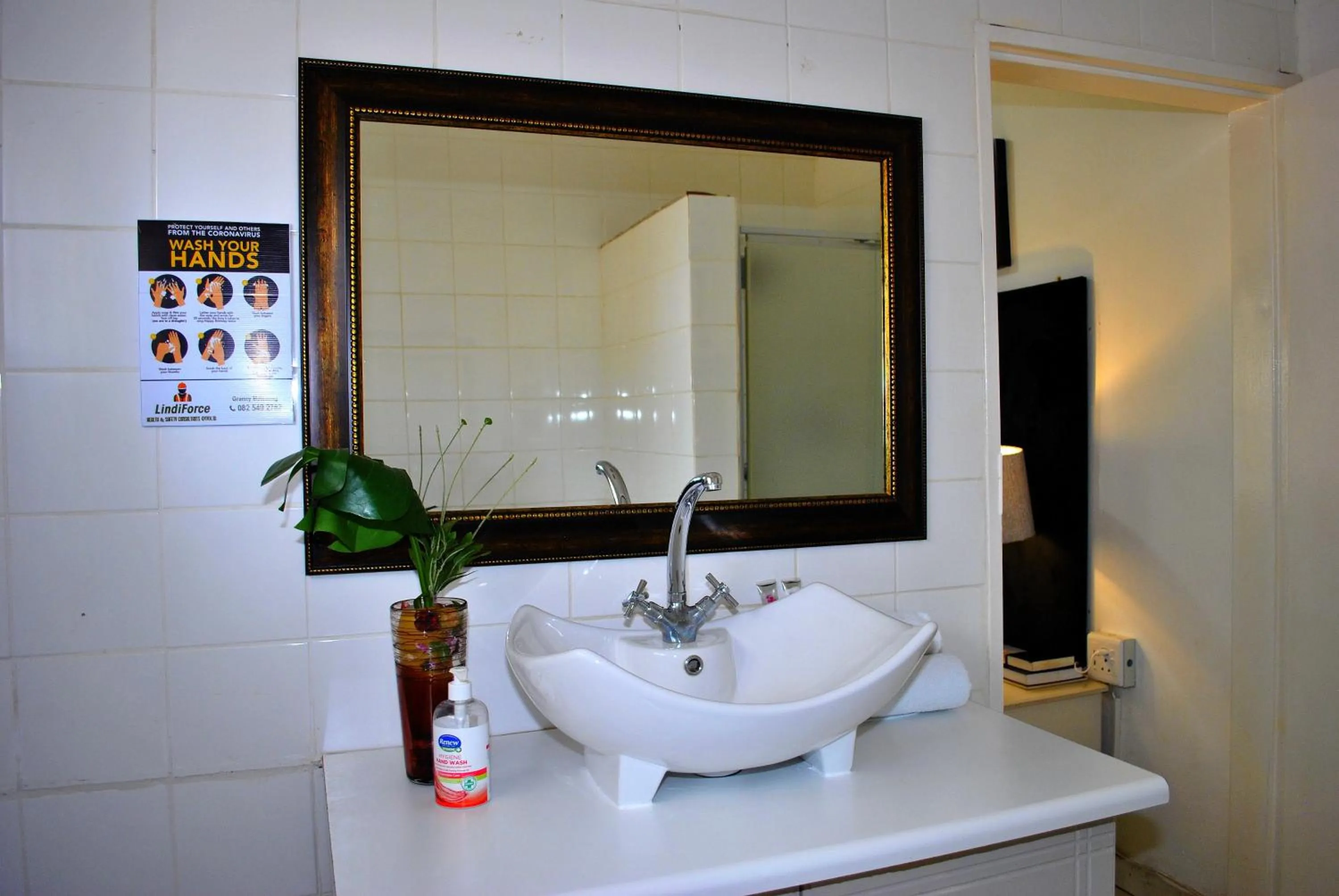 Bathroom in Lapologa Bed & Breakfast