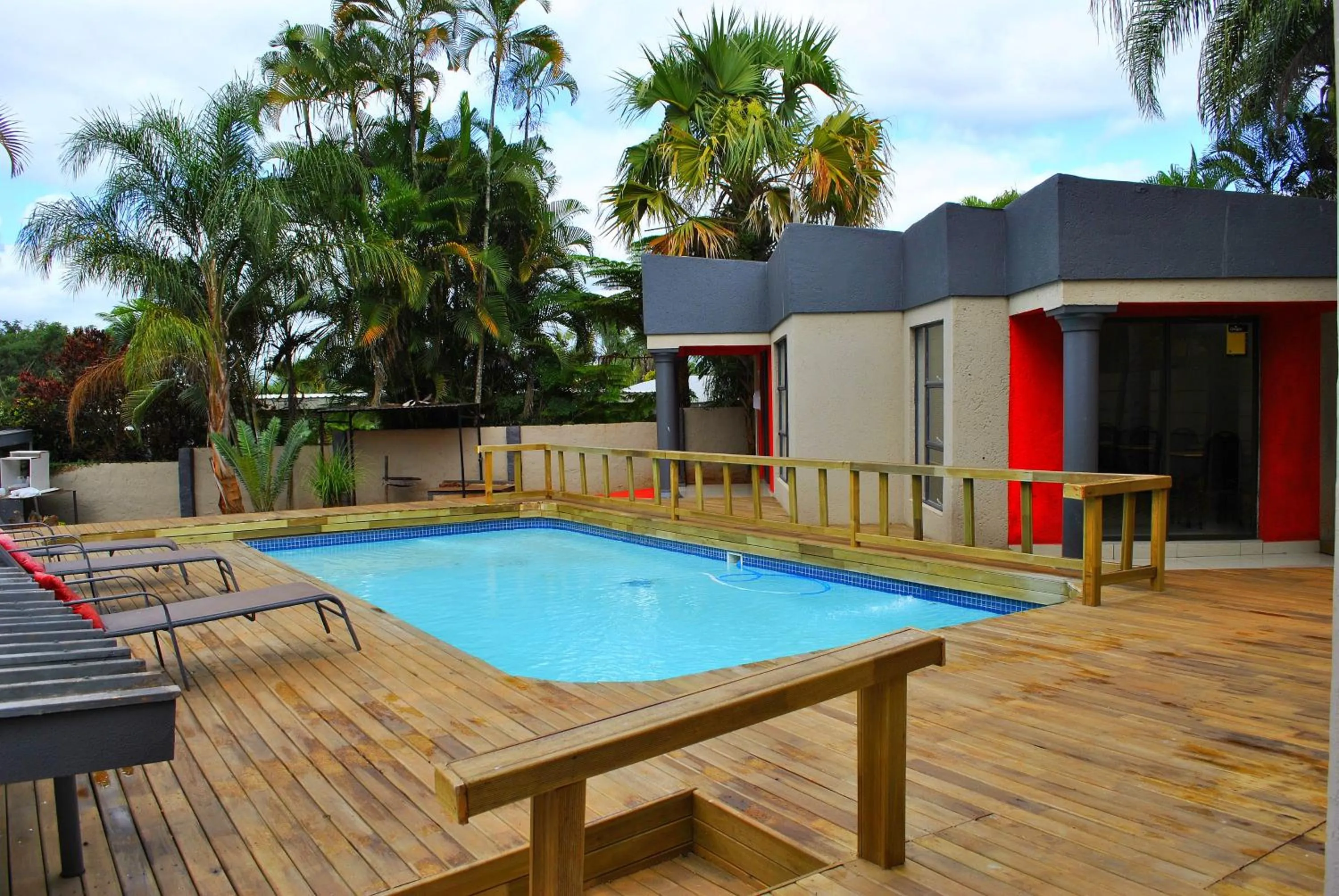 Swimming pool in Lapologa Bed & Breakfast