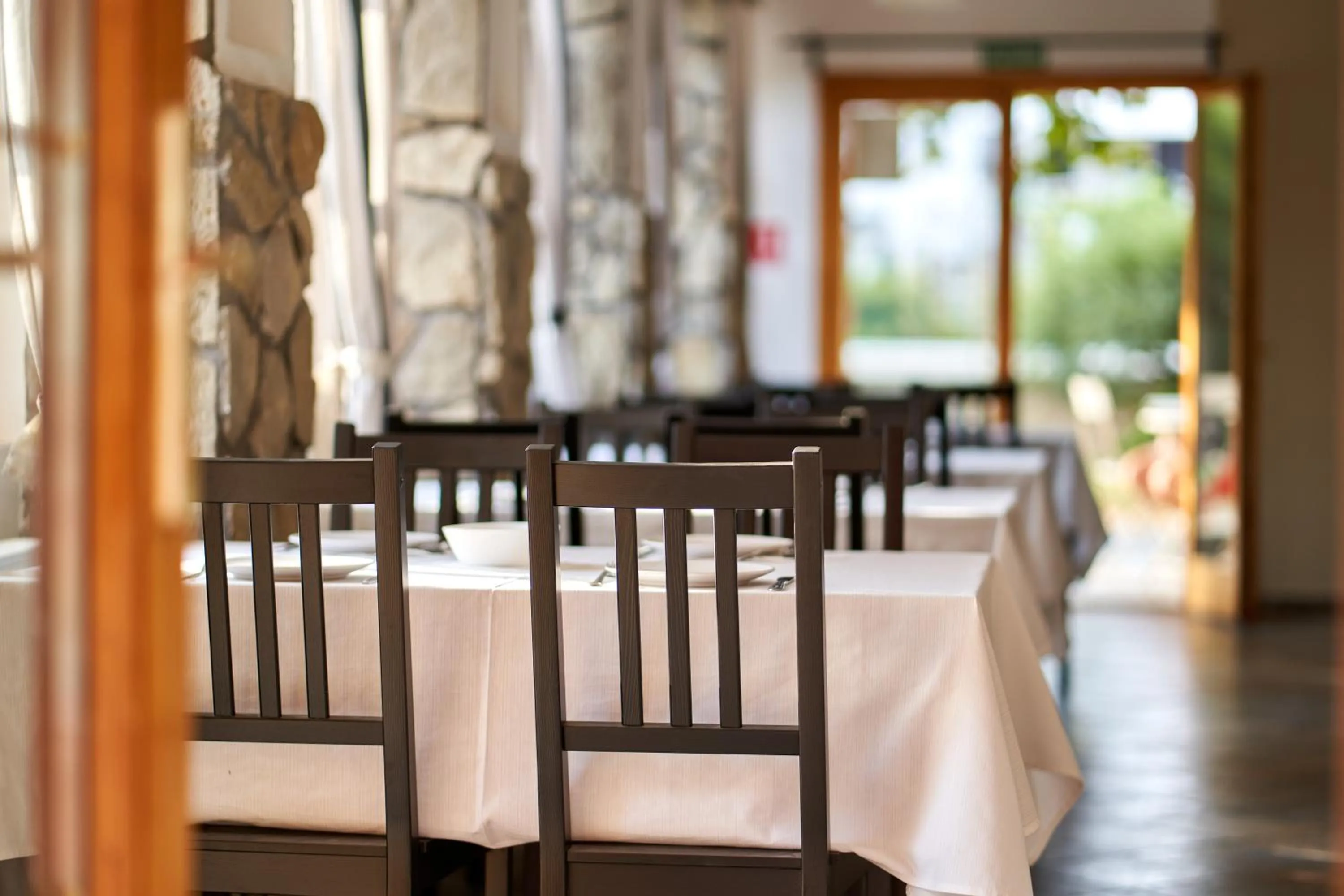 Restaurant/places to eat in Hotel Platán